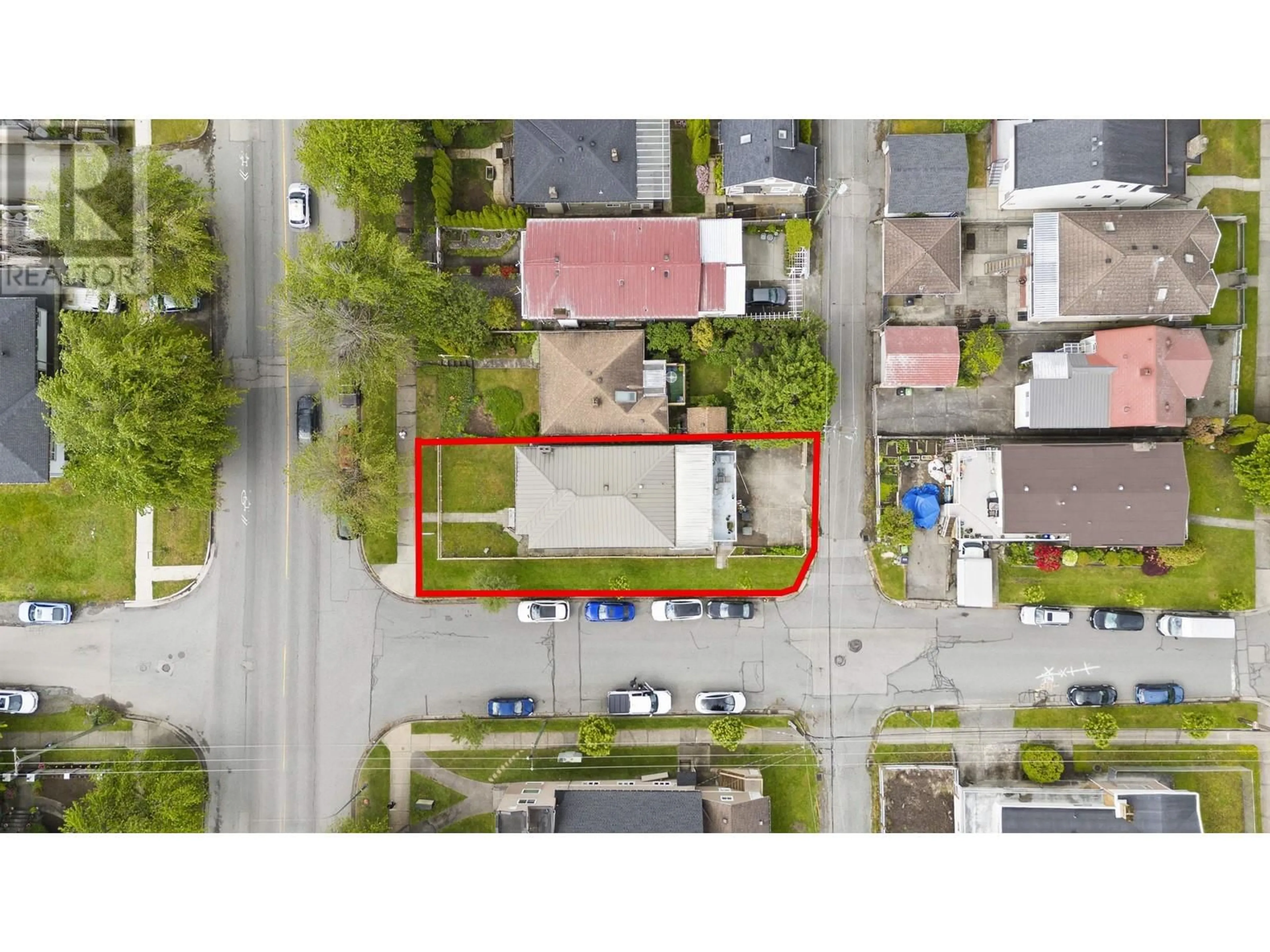 A pic from outside/outdoor area/front of a property/back of a property/a pic from drone, street for 3097 E 22ND AVENUE, Vancouver British Columbia V5M2Y5