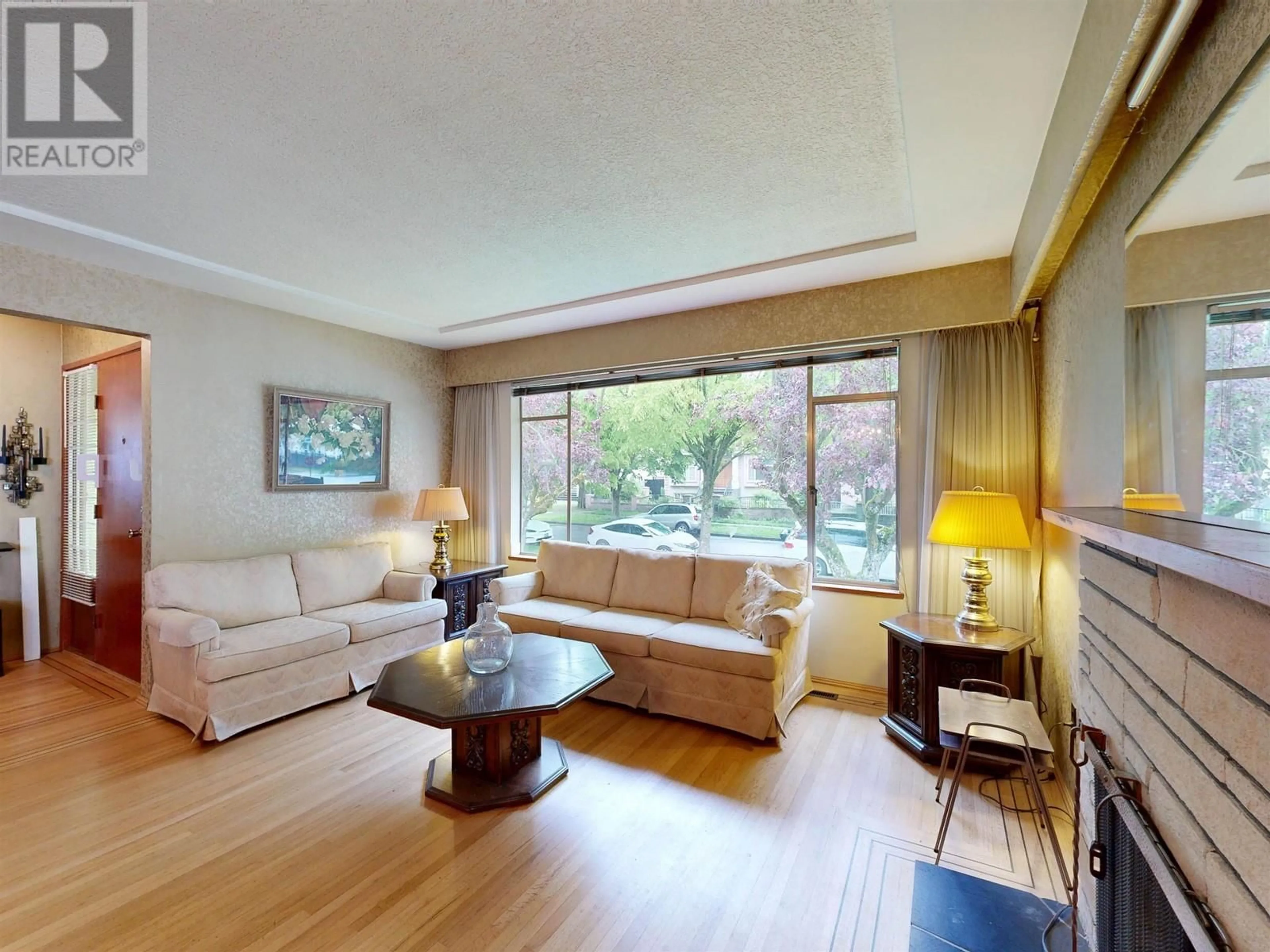 Living room with furniture, wood/laminate floor for 7269 CULLODEN STREET, Vancouver British Columbia V5X4K1