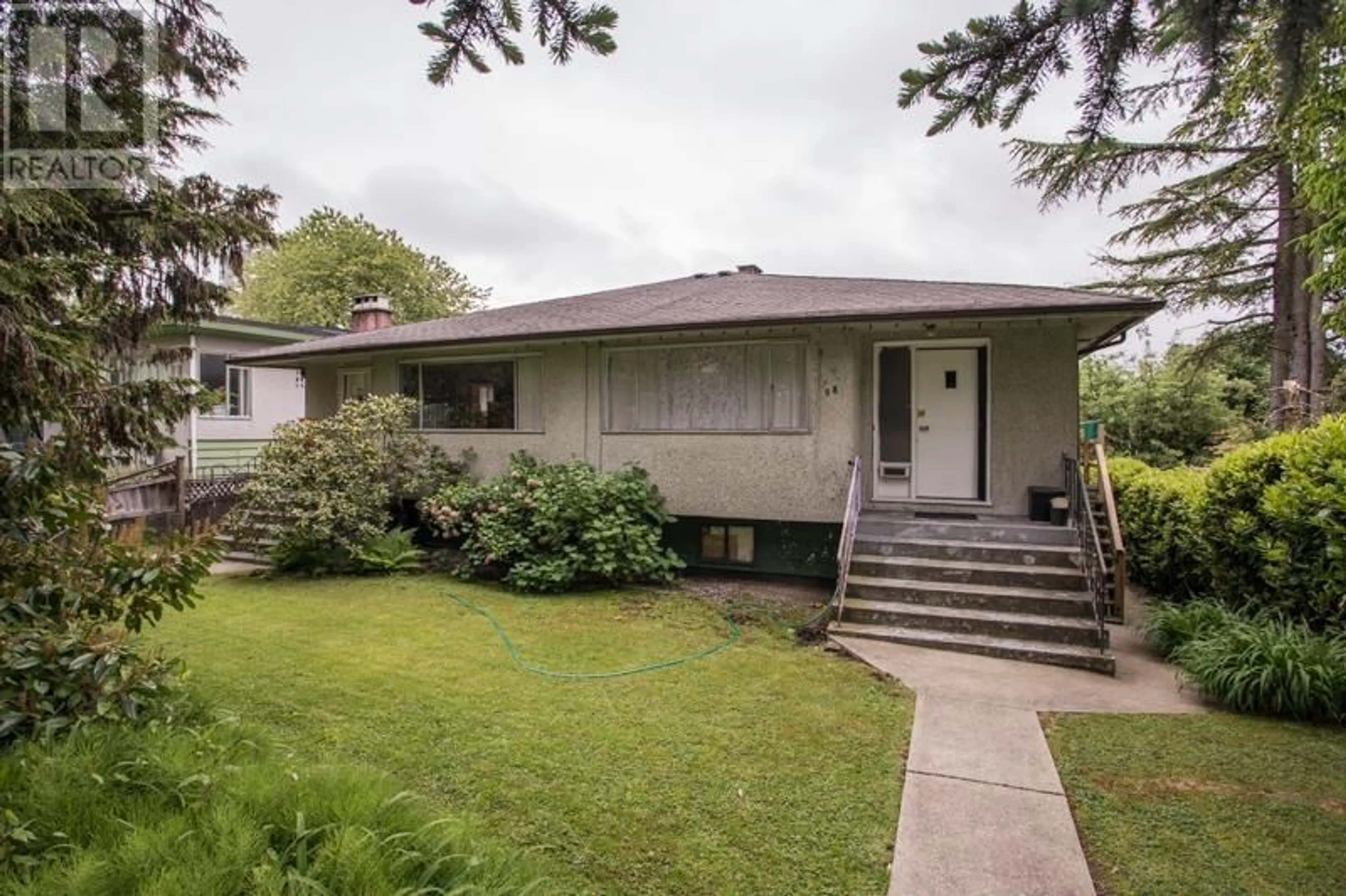 Home with vinyl exterior material, street for 96 GLOVER AVENUE, New Westminster British Columbia V3L2A3