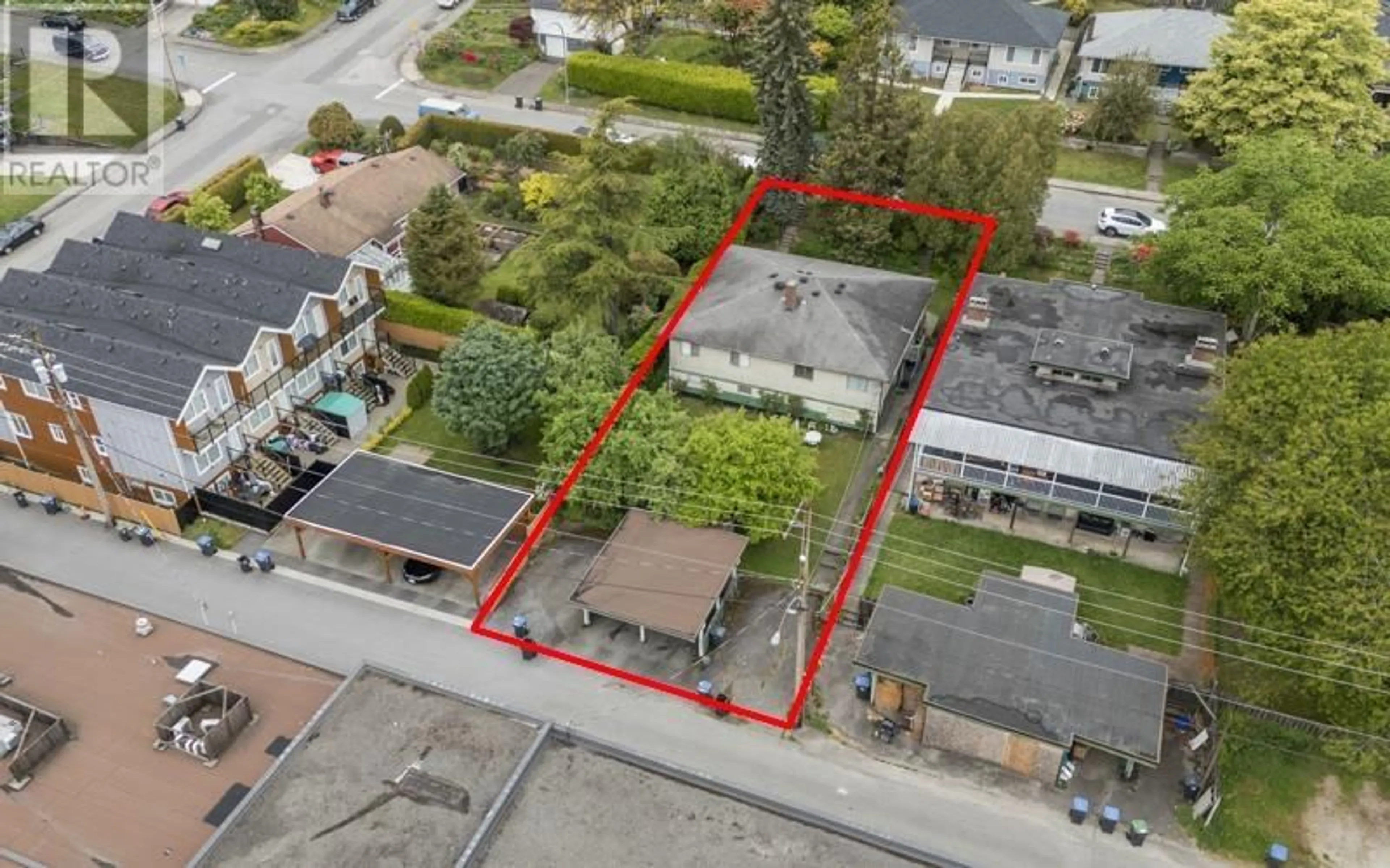A pic from outside/outdoor area/front of a property/back of a property/a pic from drone, street for 96 GLOVER AVENUE, New Westminster British Columbia V3L2A3