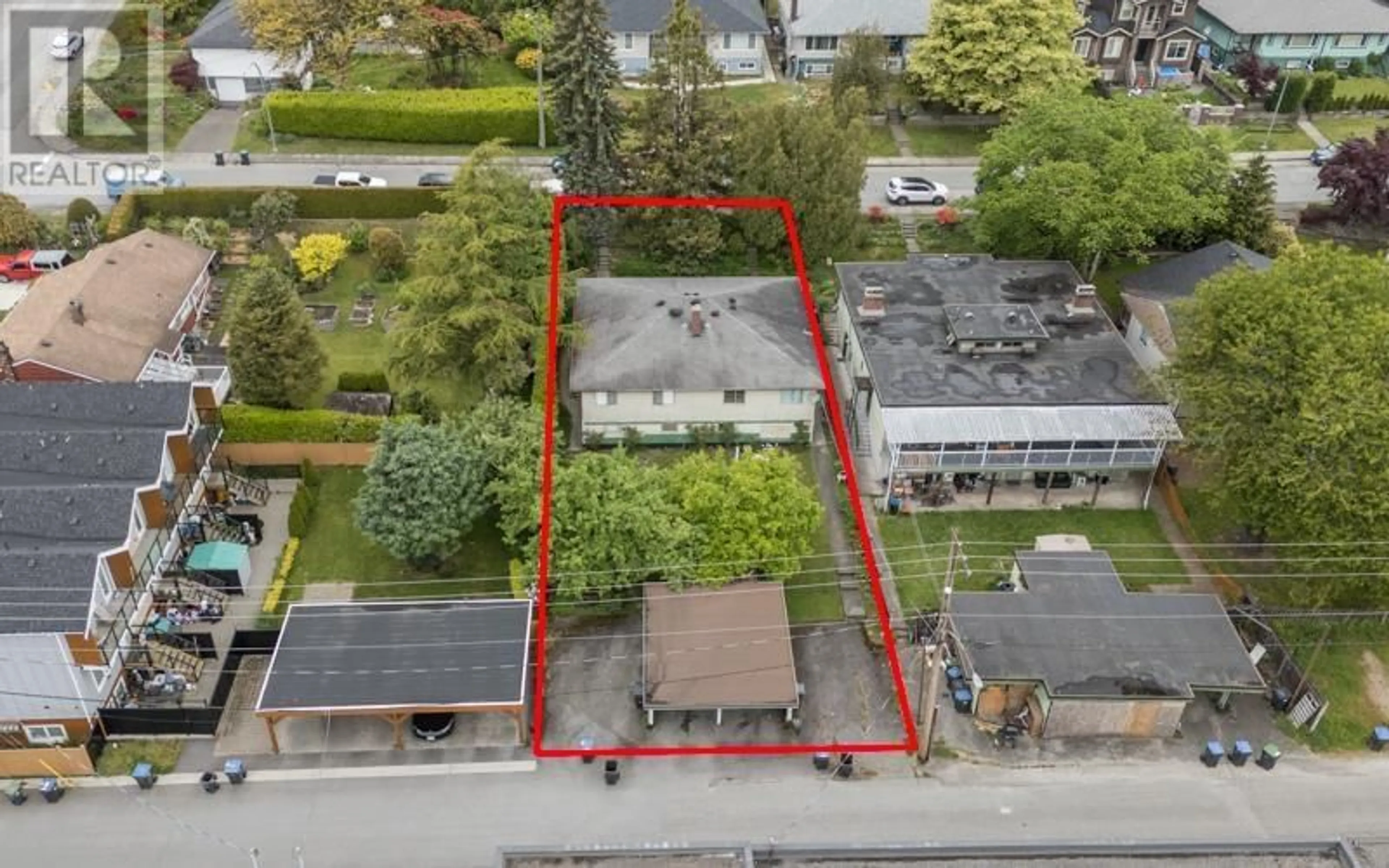 A pic from outside/outdoor area/front of a property/back of a property/a pic from drone, street for 96 GLOVER AVENUE, New Westminster British Columbia V3L2A3