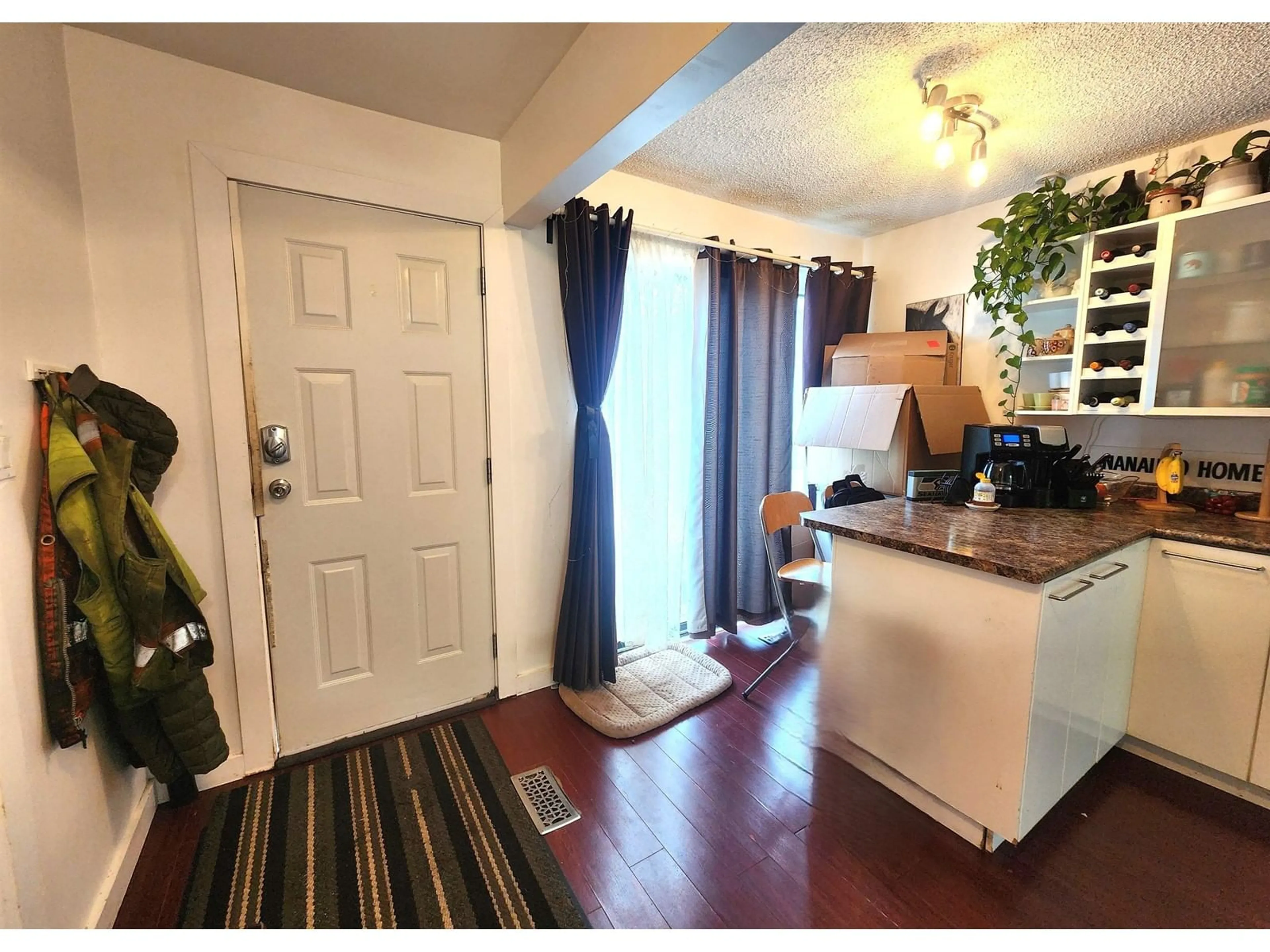 Indoor entryway for 26888 32, Langley British Columbia V4W3L5