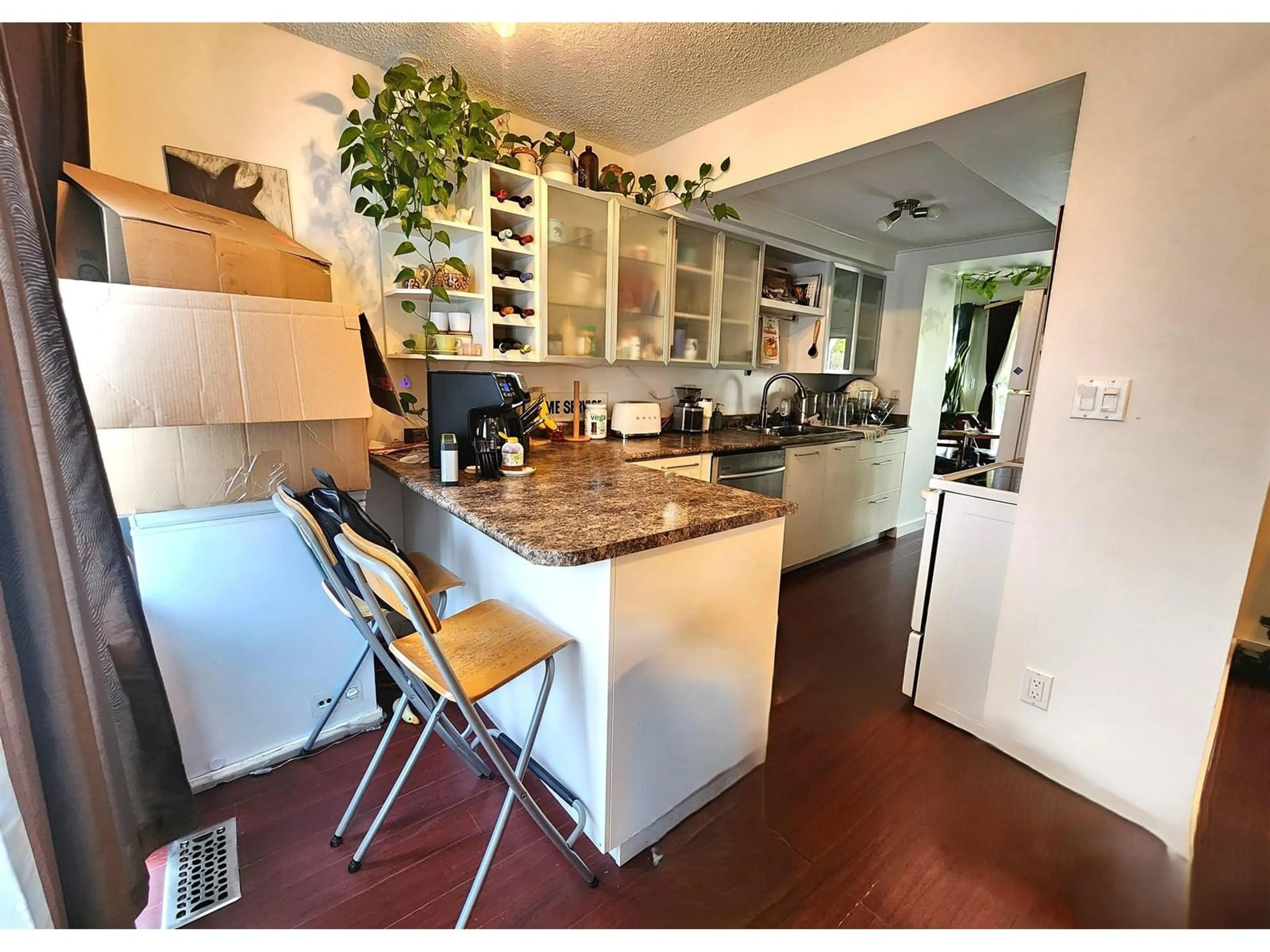 Open concept kitchen, unknown for 26888 32, Langley British Columbia V4W3L5