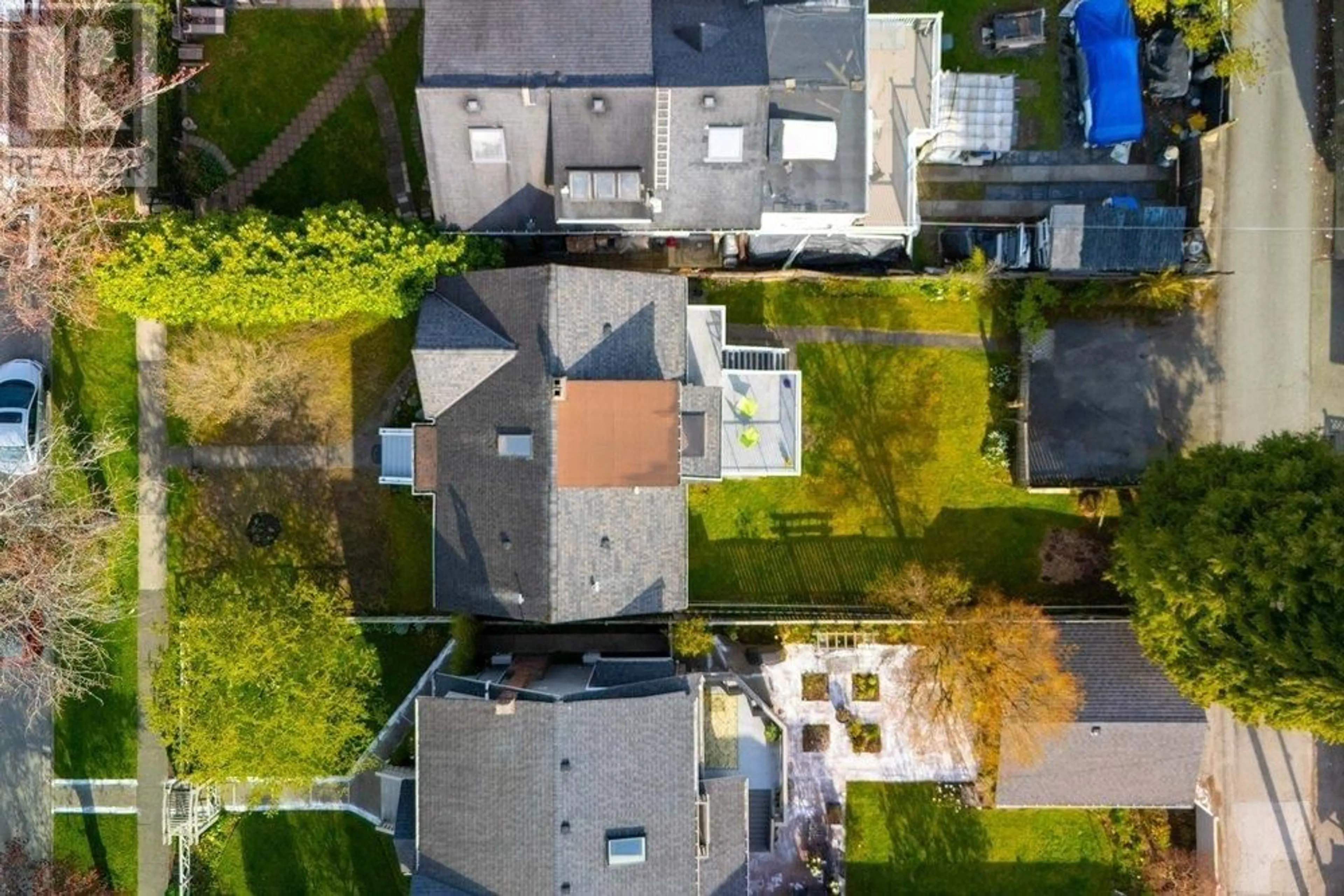 A pic from outside/outdoor area/front of a property/back of a property/a pic from drone, street for 2816 37TH AVENUE, Vancouver British Columbia V6N2T6