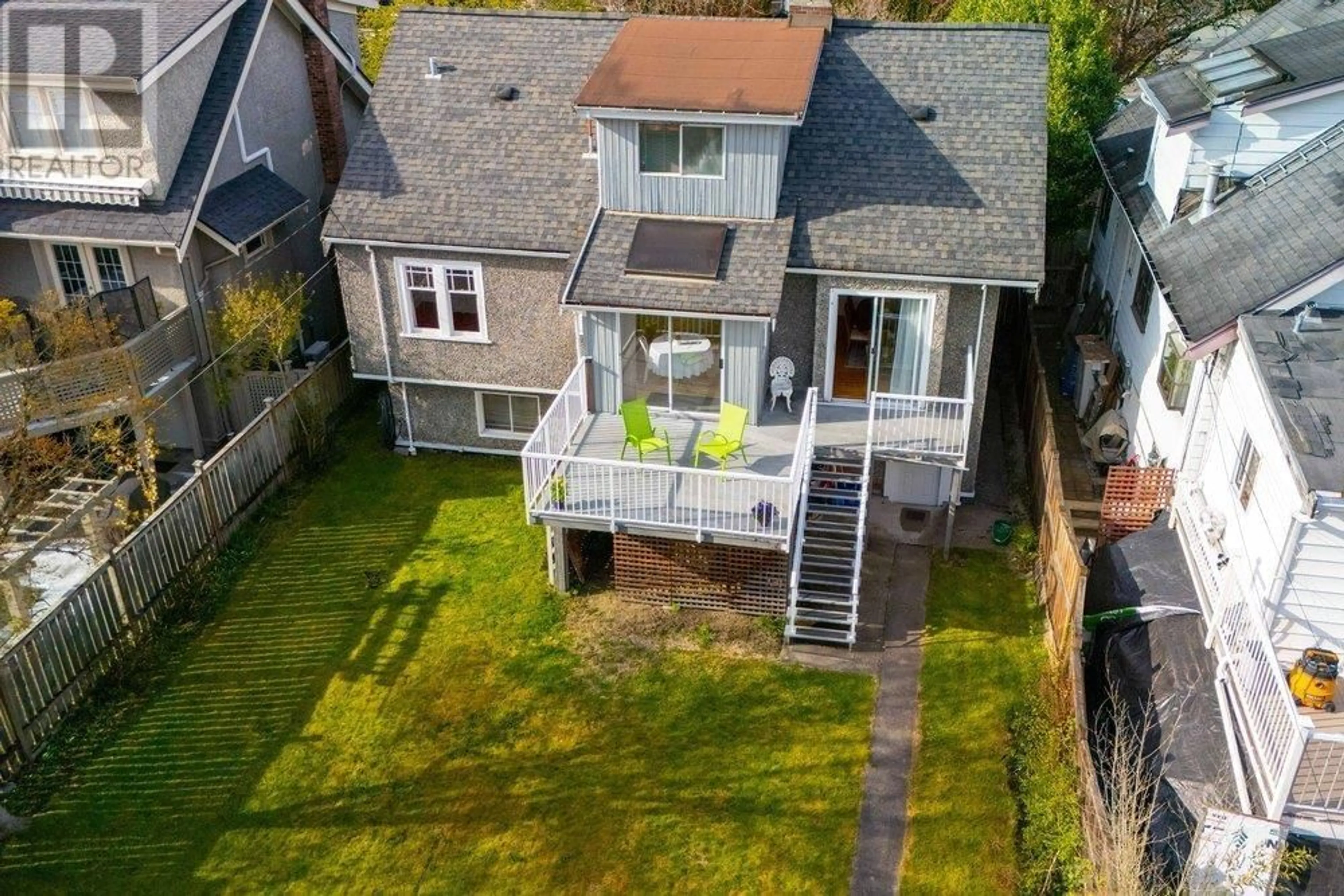 A pic from outside/outdoor area/front of a property/back of a property/a pic from drone, unknown for 2816 37TH AVENUE, Vancouver British Columbia V6N2T6