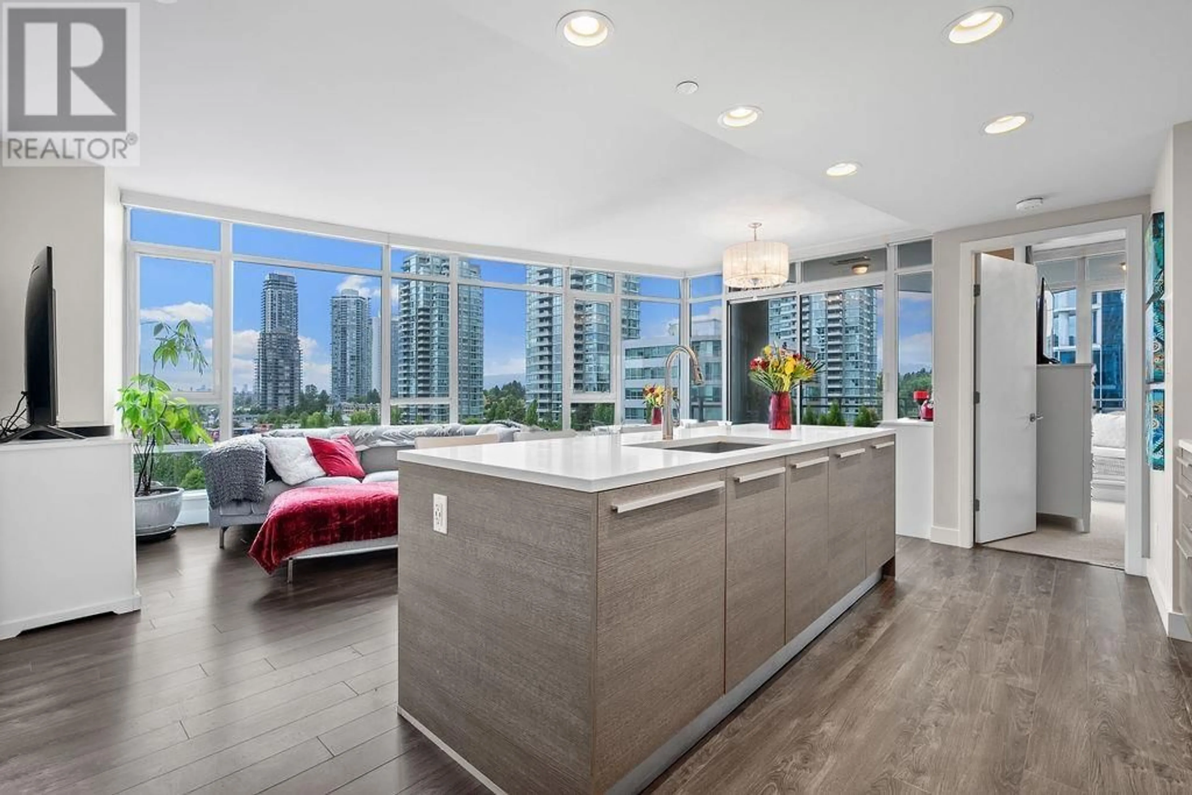 Open concept kitchen, unknown for 702 - 2008 ROSSER AVENUE, Burnaby British Columbia V5C0H8