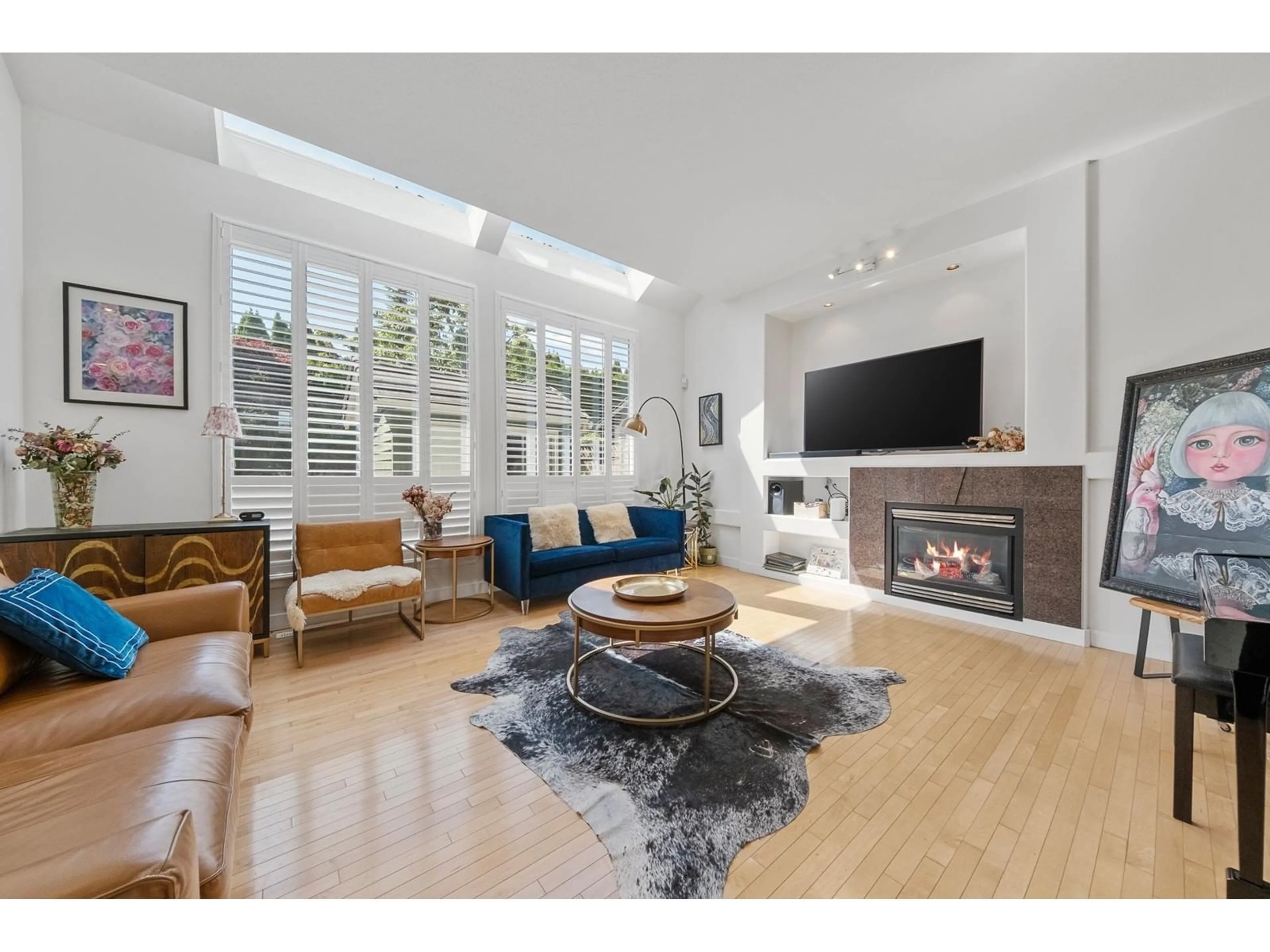 Living room with furniture, unknown for 3311 155B, Surrey British Columbia V3Z0K5