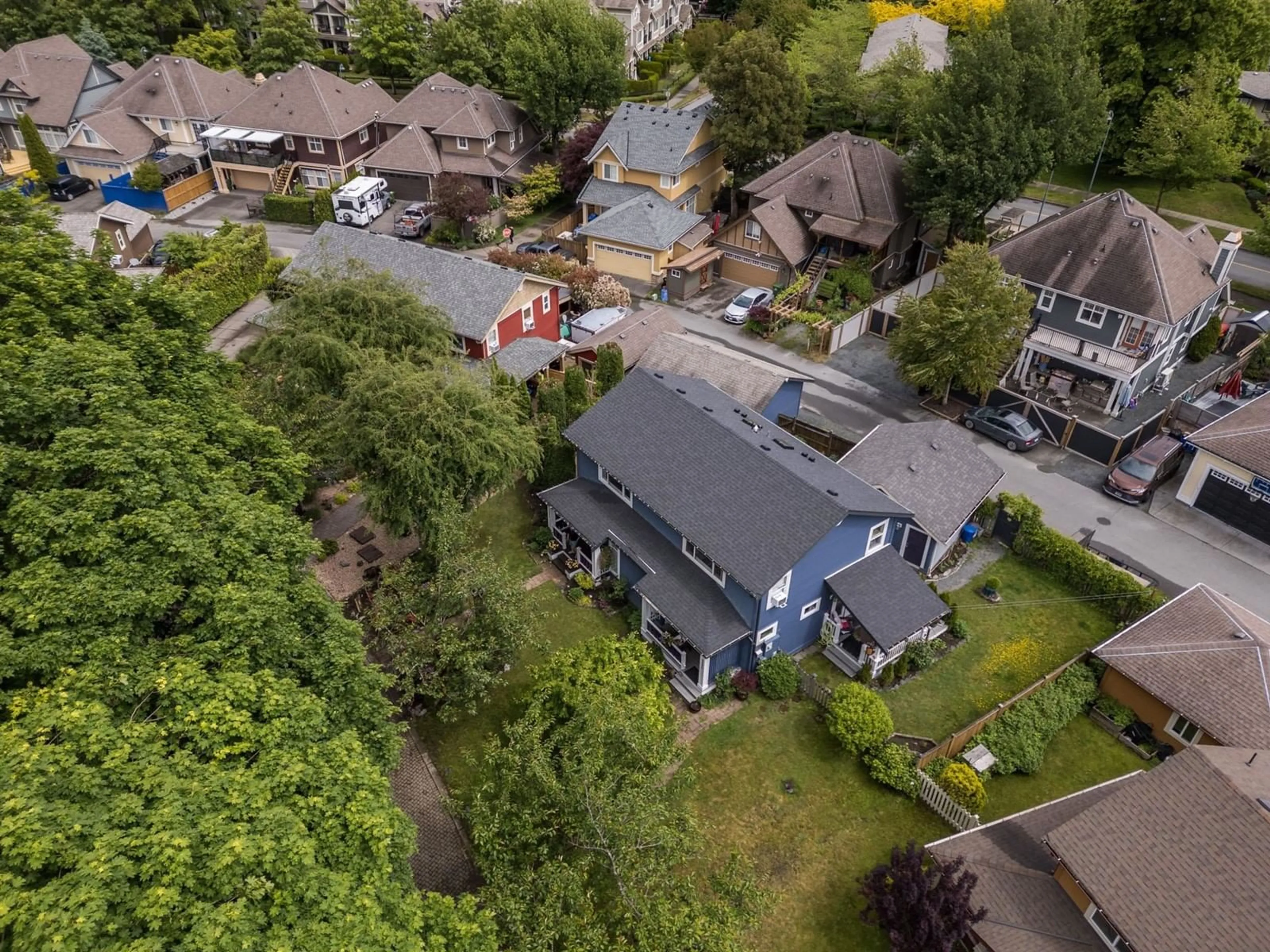 A pic from outside/outdoor area/front of a property/back of a property/a pic from drone, street for 5870 CHEAMVIEW CRESCENT, Chilliwack British Columbia V2R5X7