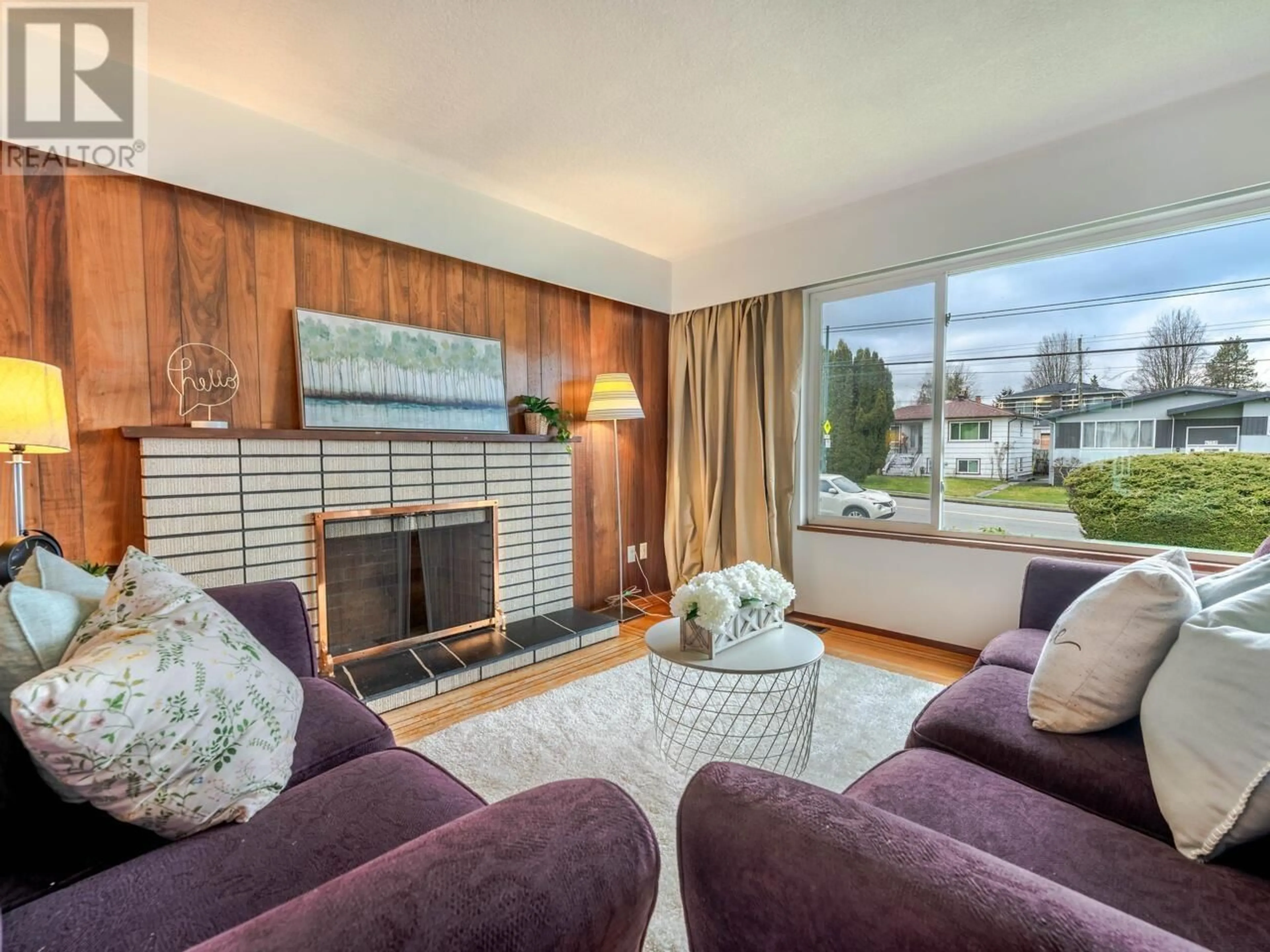 Living room with furniture, wood/laminate floor for 4754 EARLES STREET, Vancouver British Columbia V5R3R2