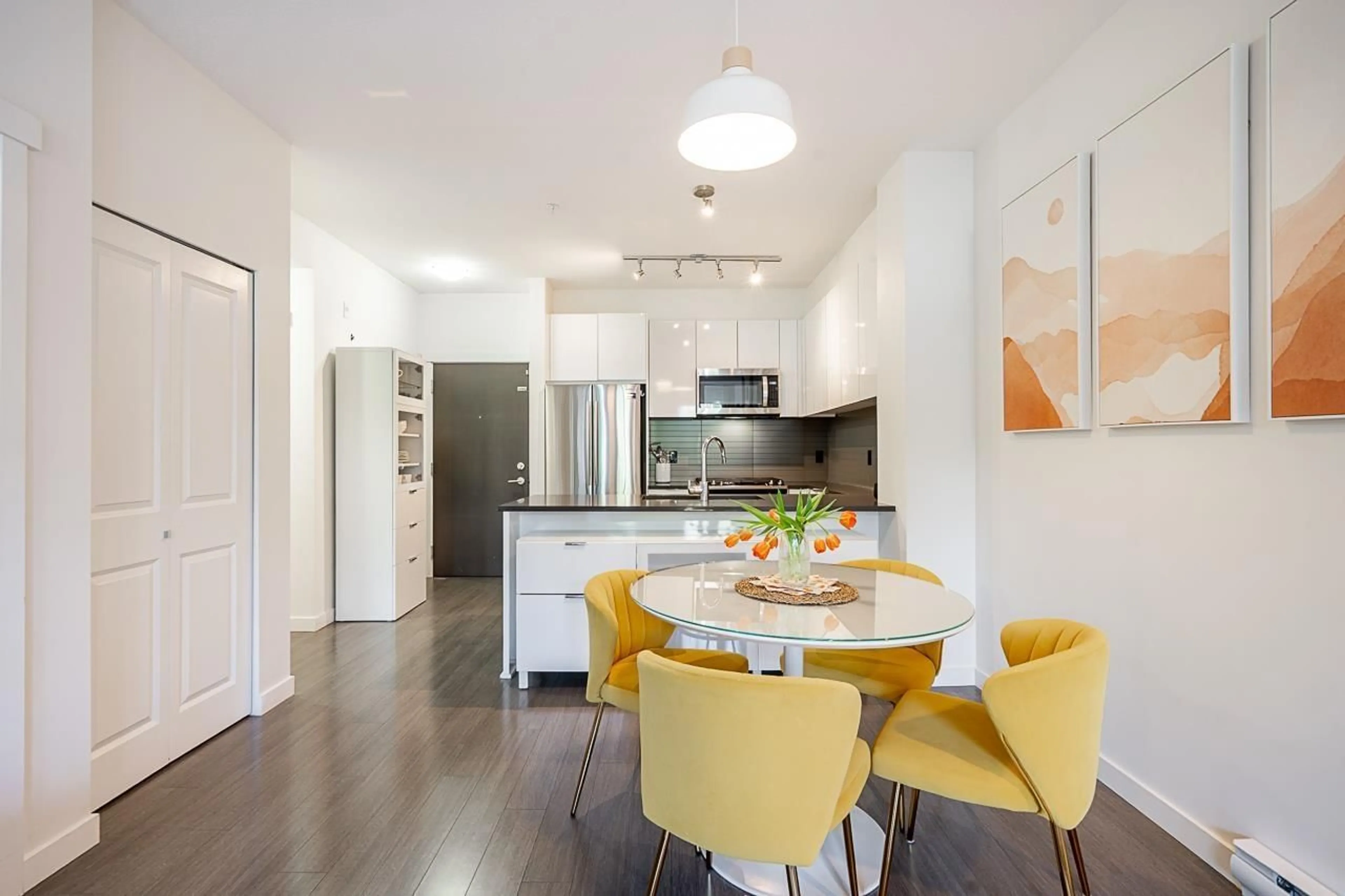 Contemporary kitchen, ceramic/tile floor for 122 - 15138 34, Surrey British Columbia V3S0L3