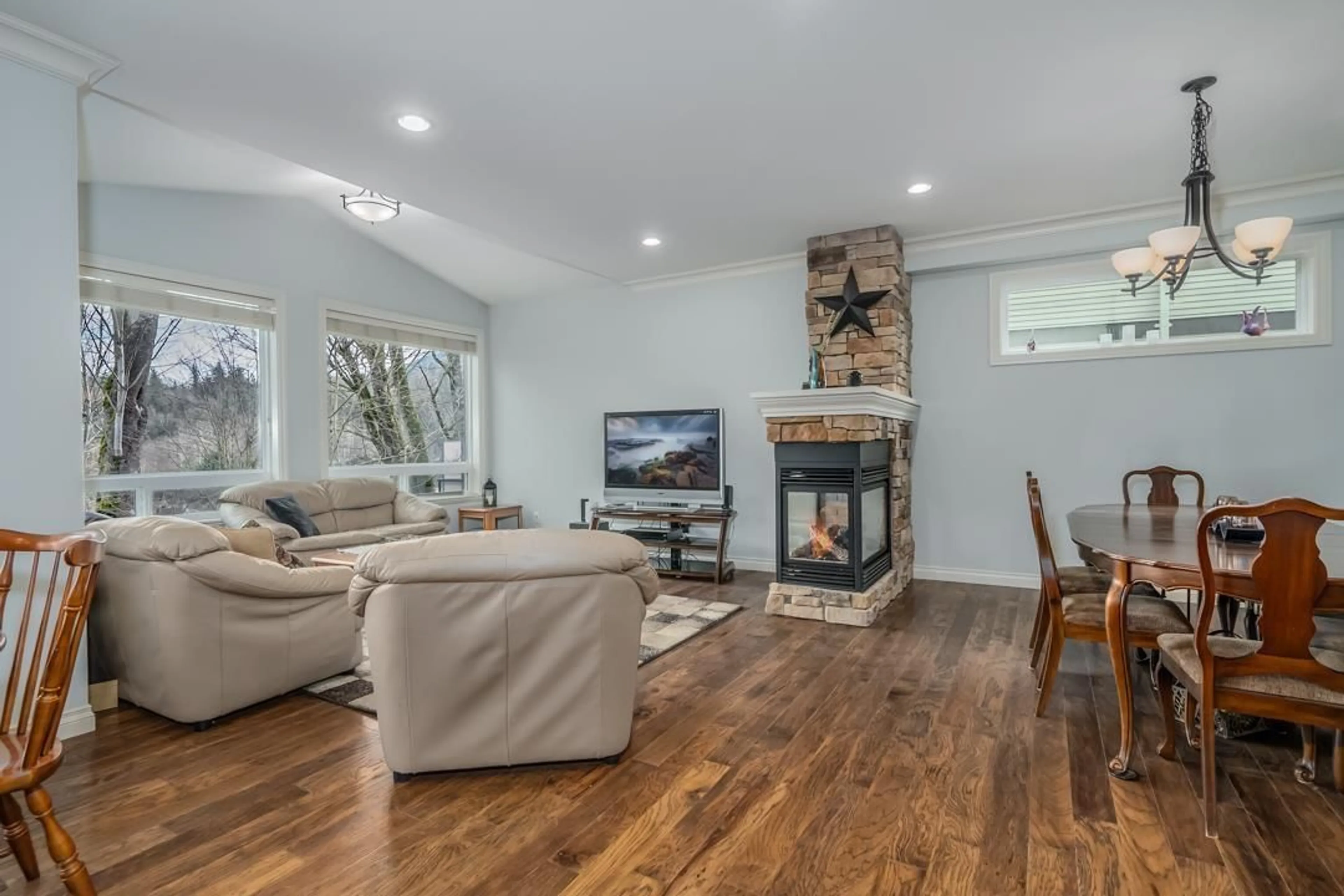 Living room with furniture, wood/laminate floor for 3918 CAVES, Abbotsford British Columbia V3G0A1