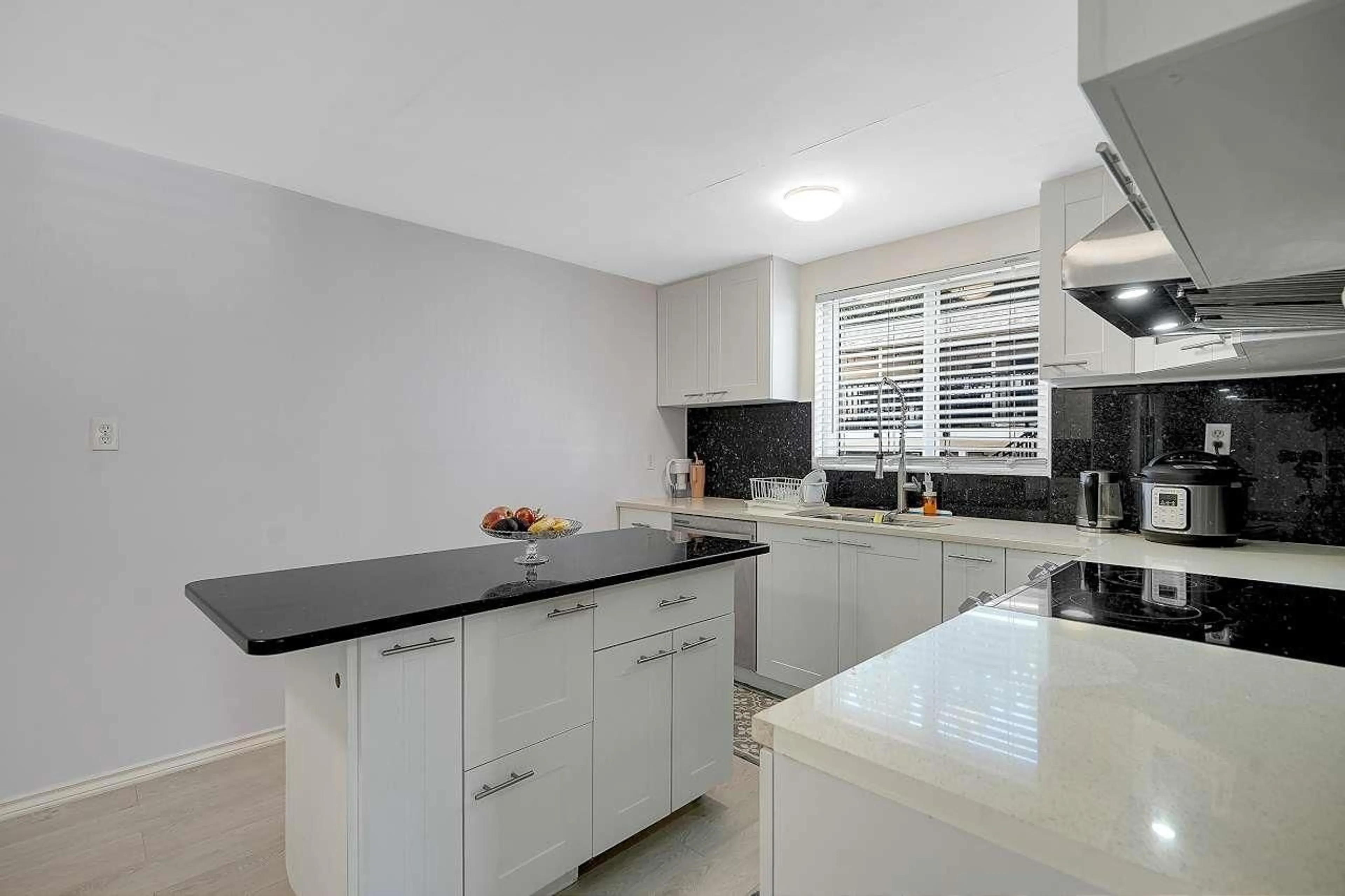 Standard kitchen, unknown for 7697 CEDAR, Mission British Columbia V2V3M6