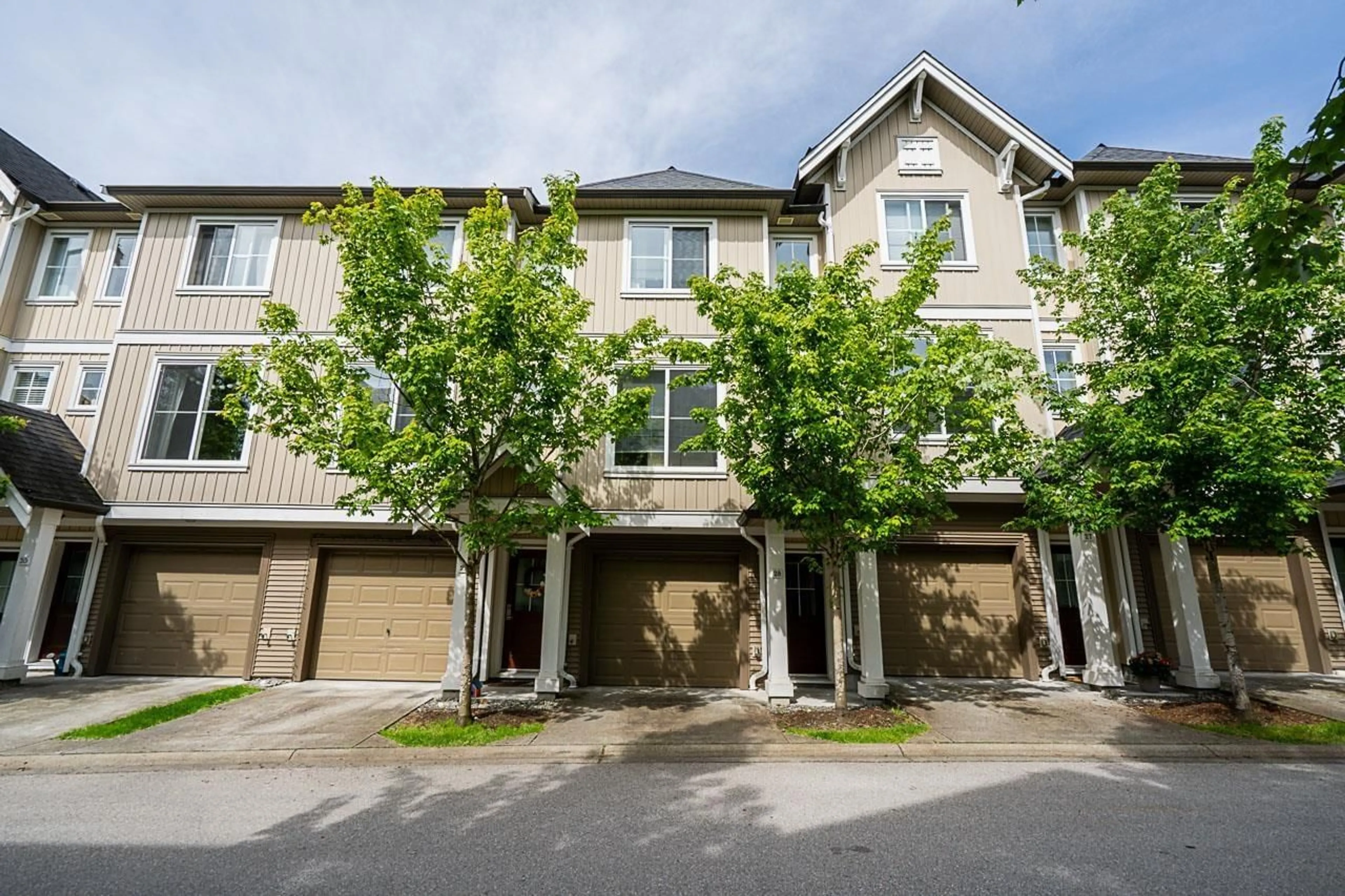 A pic from outside/outdoor area/front of a property/back of a property/a pic from drone, street for 28 - 31032 WESTRIDGE, Abbotsford British Columbia V2T0C6