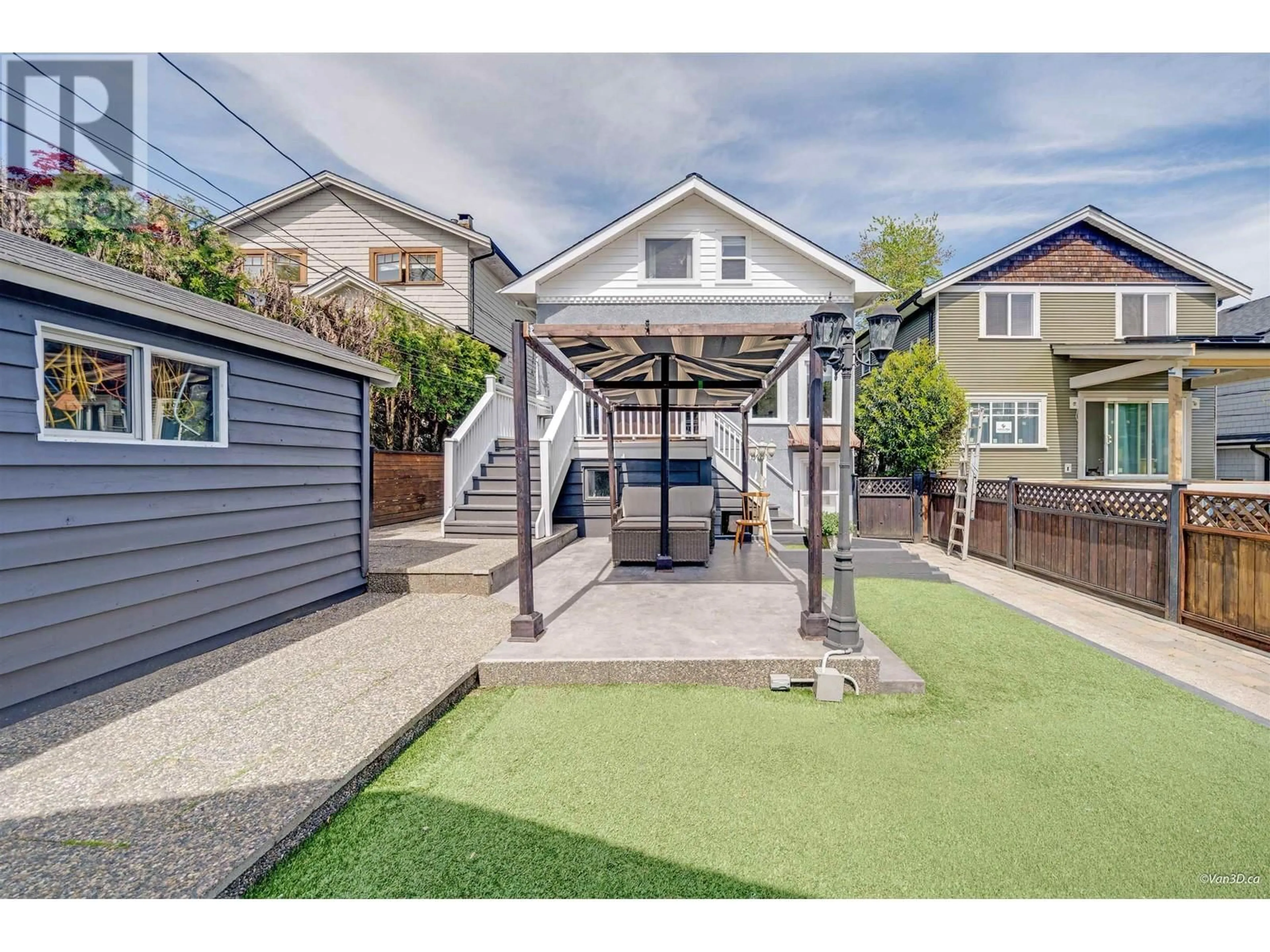 A pic from outside/outdoor area/front of a property/back of a property/a pic from drone, street for 348 19TH AVENUE, Vancouver British Columbia V5V1J5