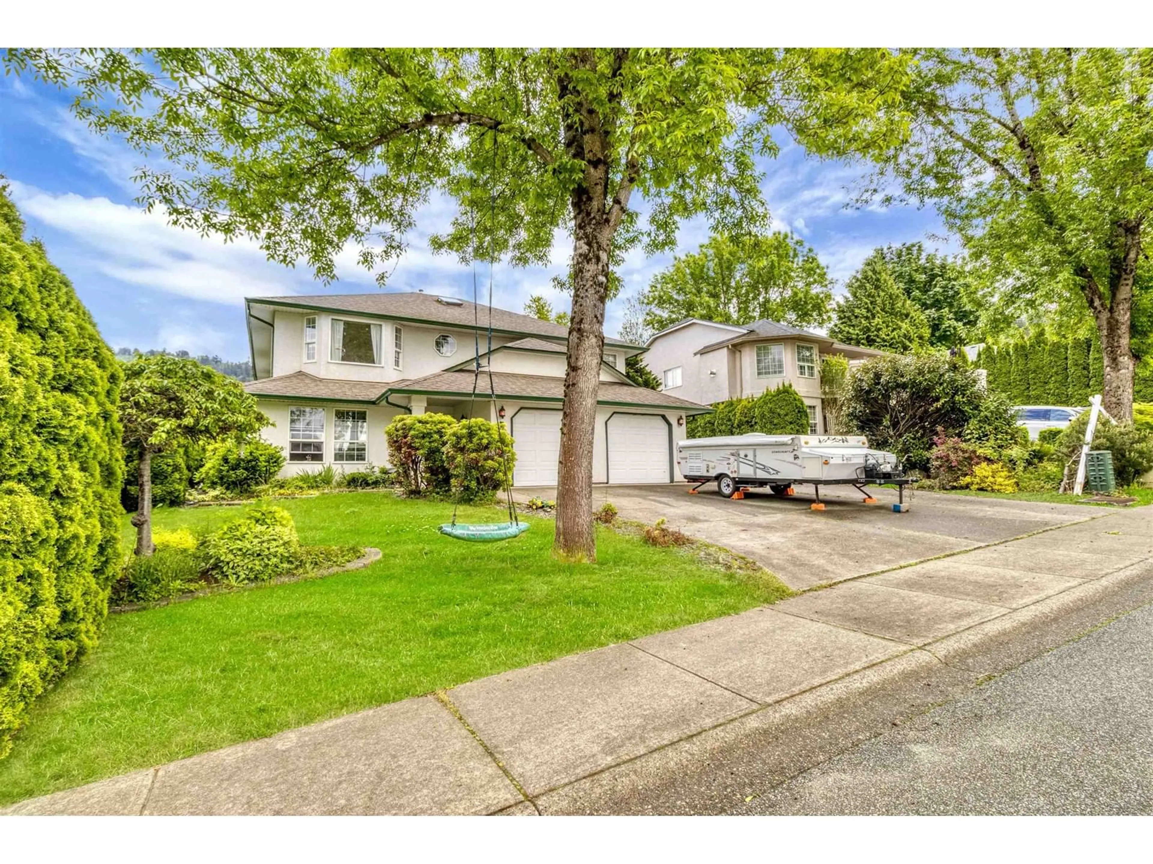 A pic from outside/outdoor area/front of a property/back of a property/a pic from drone, street for 5432 HIGHROAD CRESCENT, Chilliwack British Columbia V2R3Y1