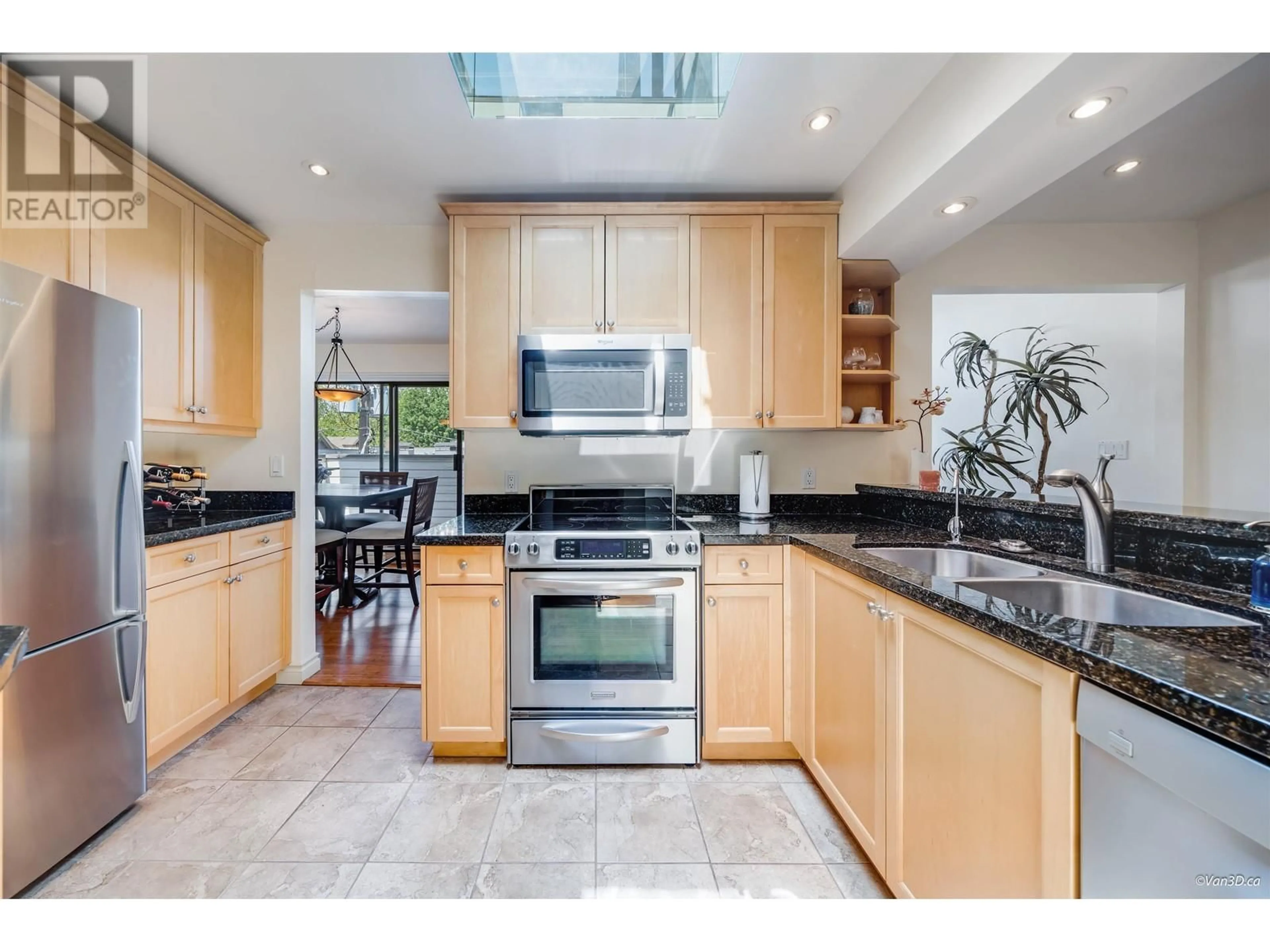 Open concept kitchen, ceramic/tile floor for 304 - 1633 11TH AVENUE, Vancouver British Columbia V6J2B8