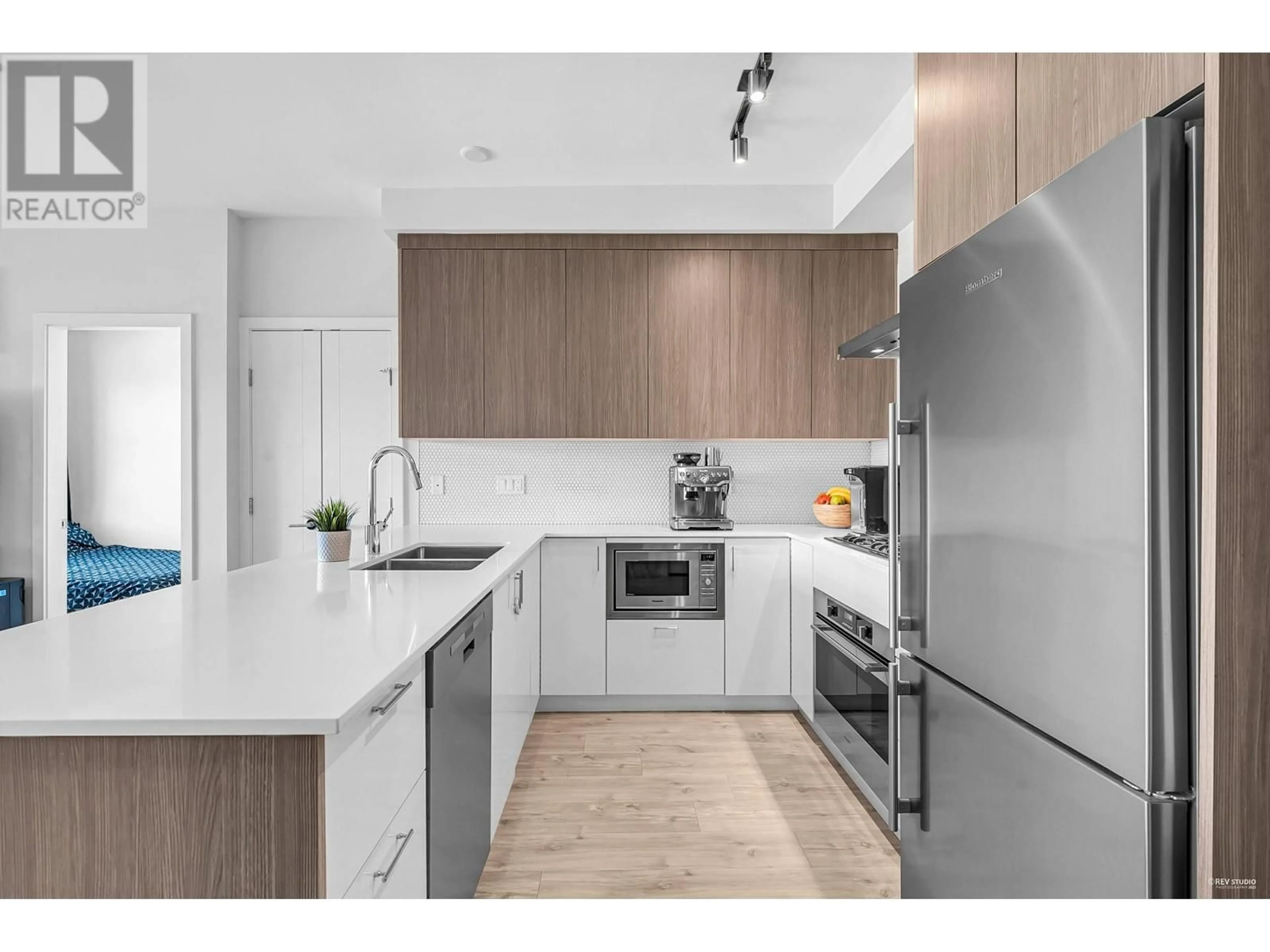 Unknown for 327 - 6283 KINGSWAY, Burnaby British Columbia V5J0H3