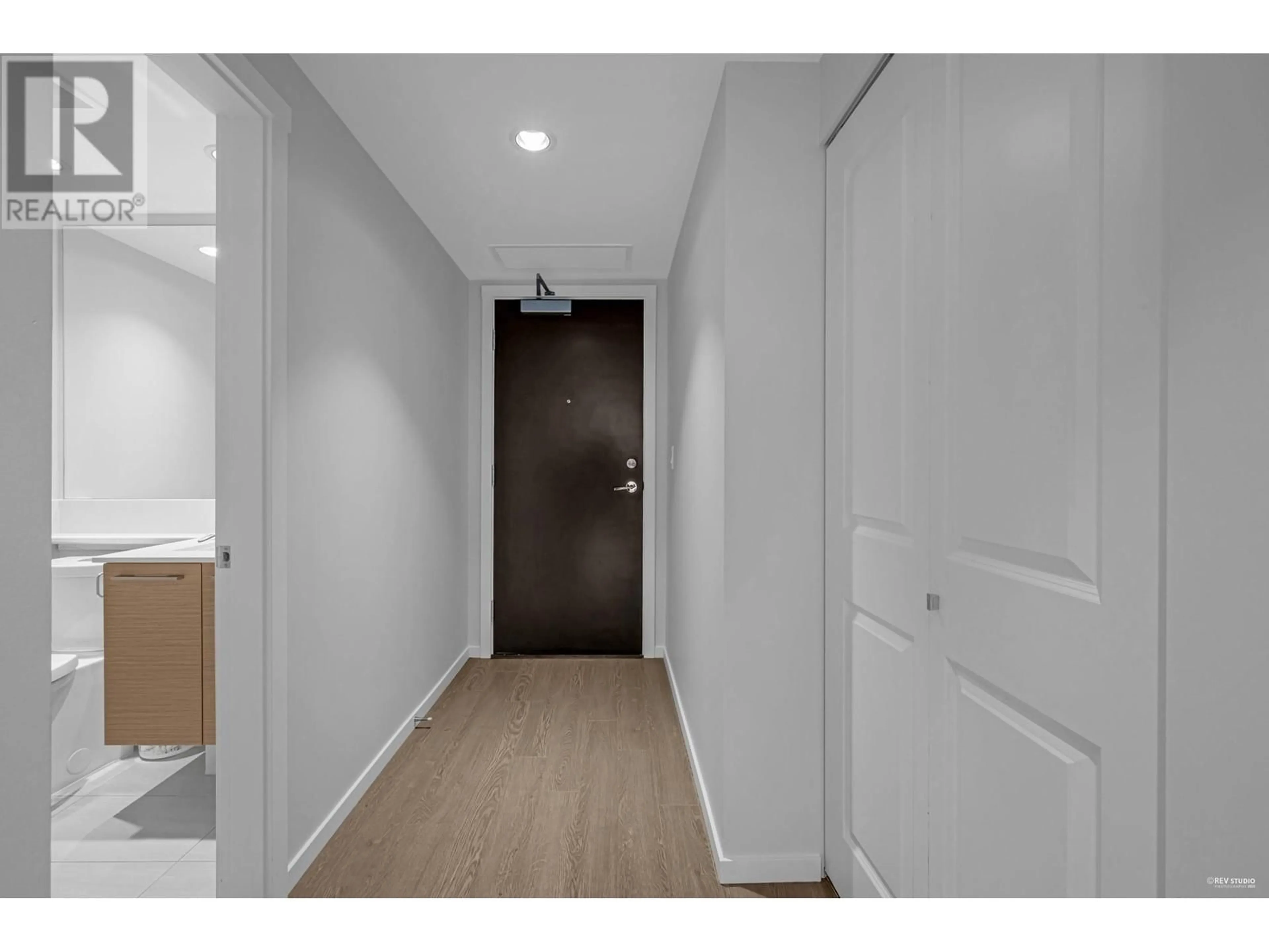 Indoor entryway for 1601 - 6700 DUNBLANE AVENUE, Burnaby British Columbia V5H0J3
