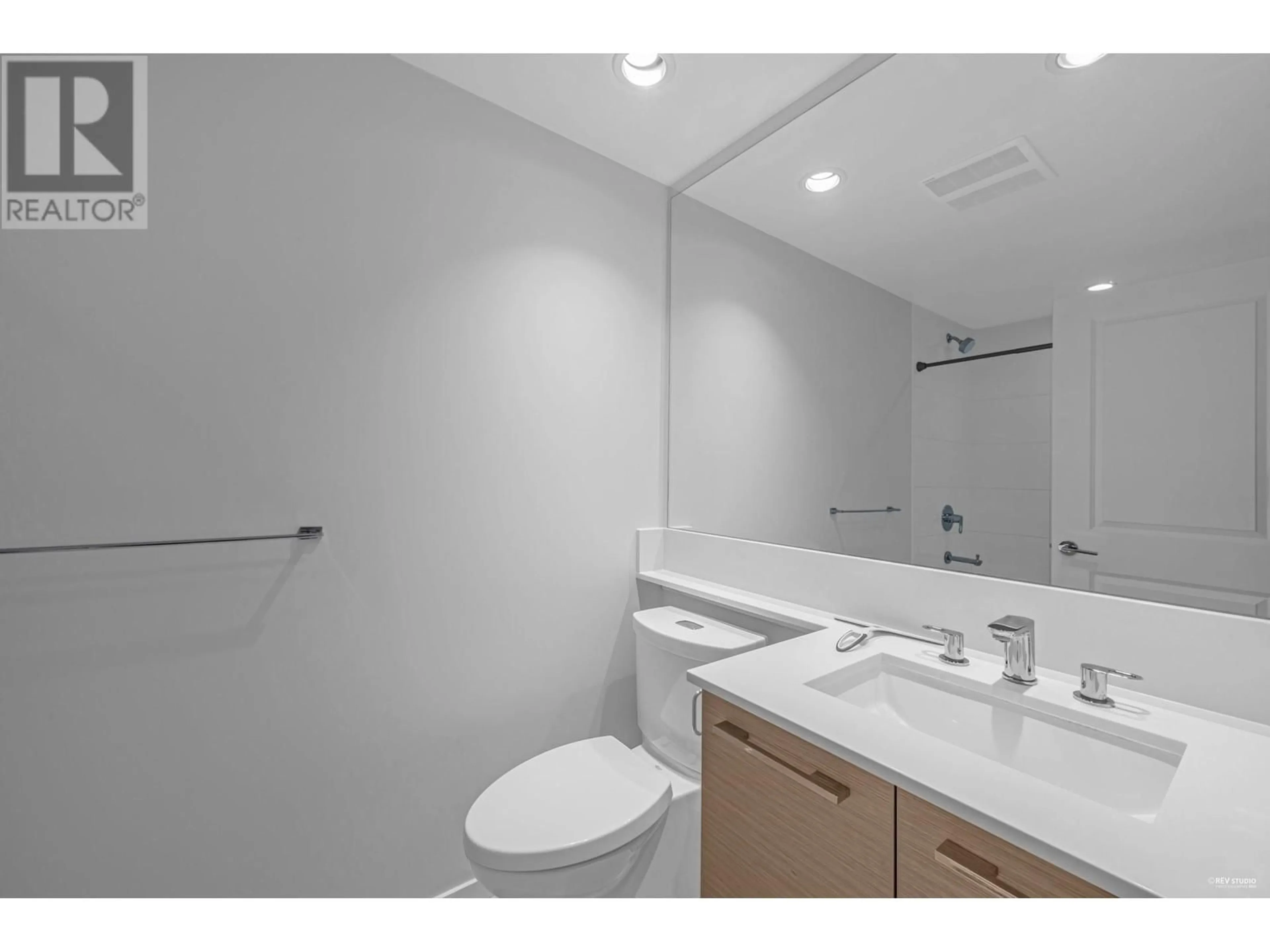 Standard bathroom, unknown for 1601 - 6700 DUNBLANE AVENUE, Burnaby British Columbia V5H0J3