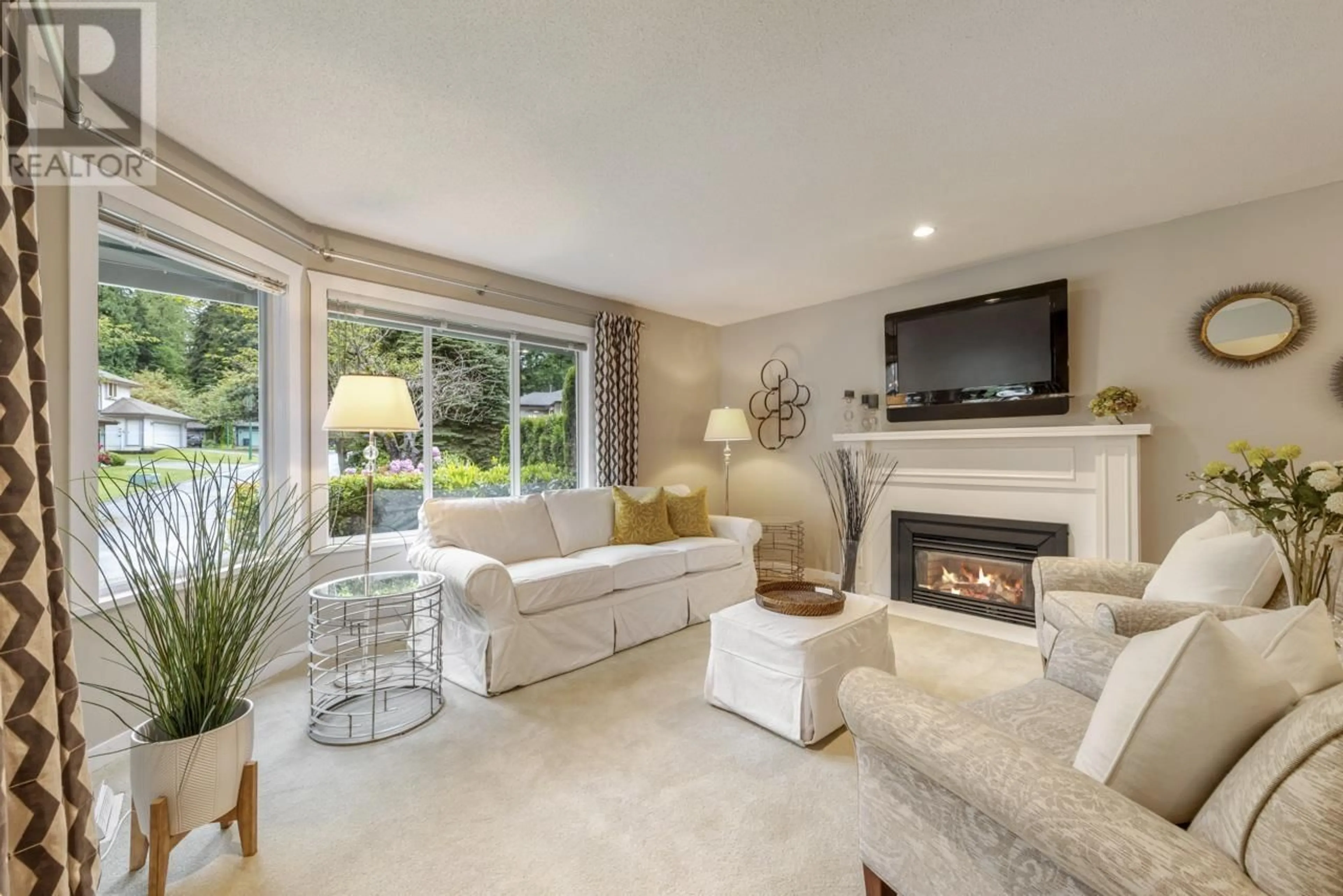 Living room with furniture, unknown for 4700 UNDERWOOD AVENUE, North Vancouver British Columbia V7K3A8