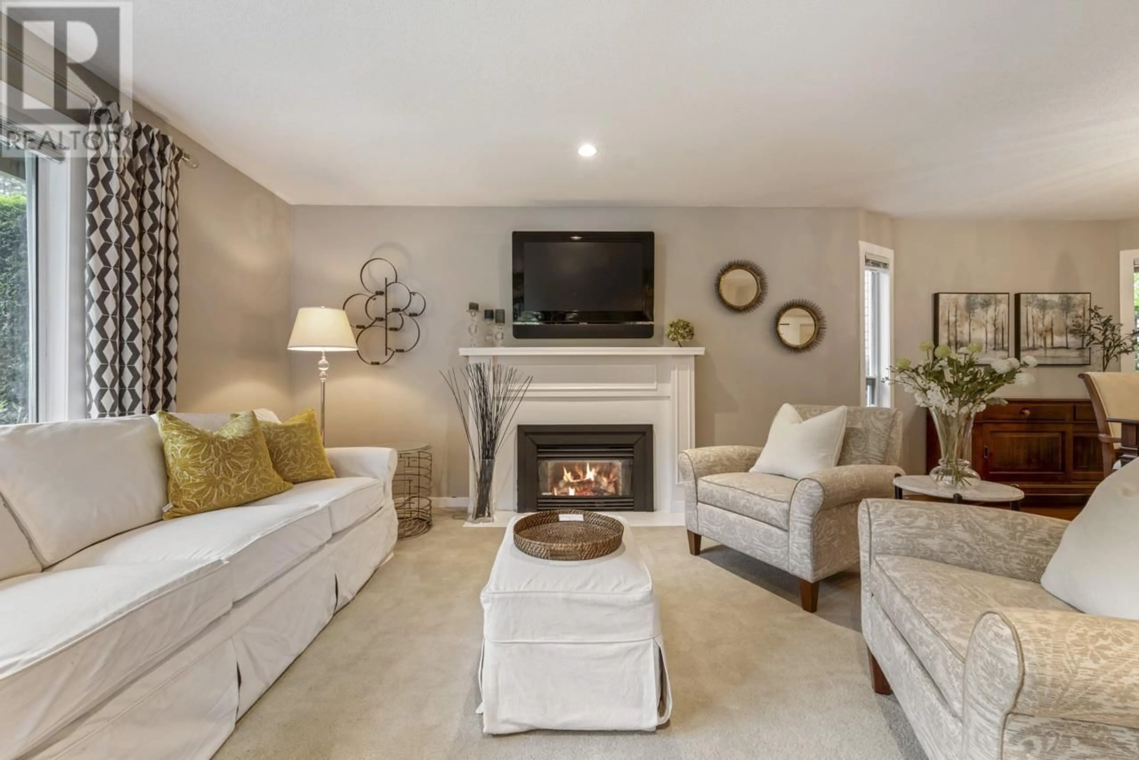 Living room with furniture, unknown for 4700 UNDERWOOD AVENUE, North Vancouver British Columbia V7K3A8