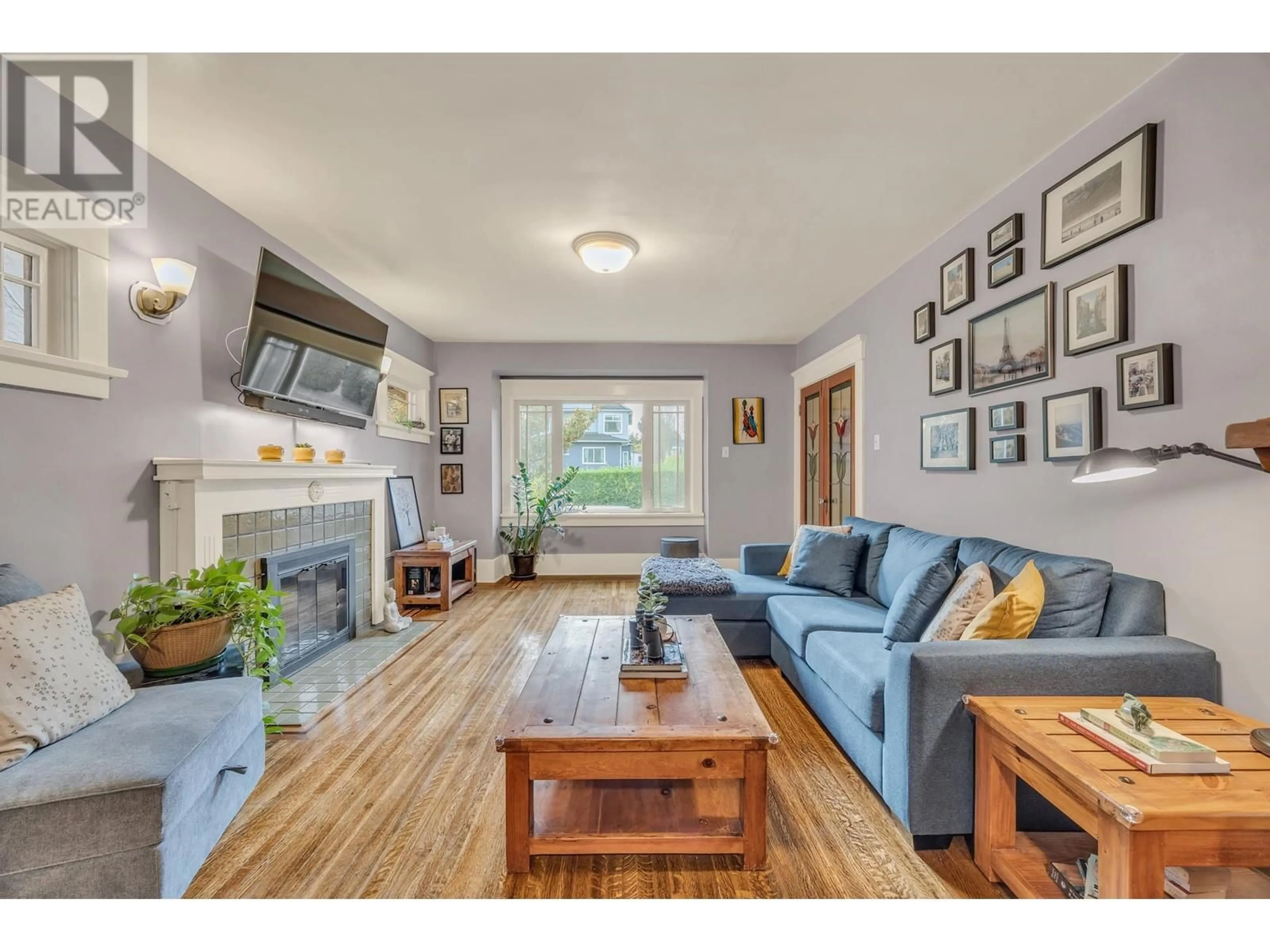 Living room with furniture, wood/laminate floor for 1217 12TH AVENUE, Vancouver British Columbia V5T2J8