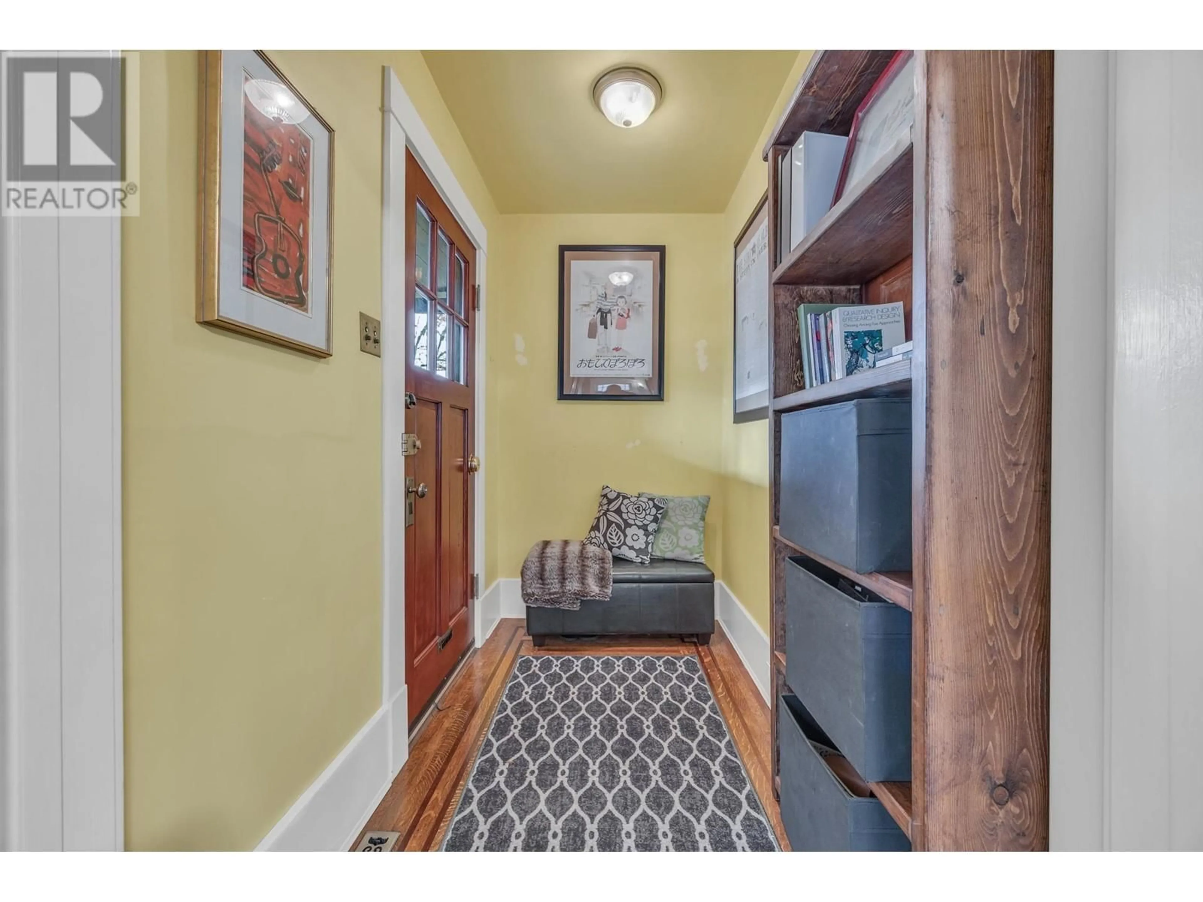 Indoor entryway for 1217 12TH AVENUE, Vancouver British Columbia V5T2J8