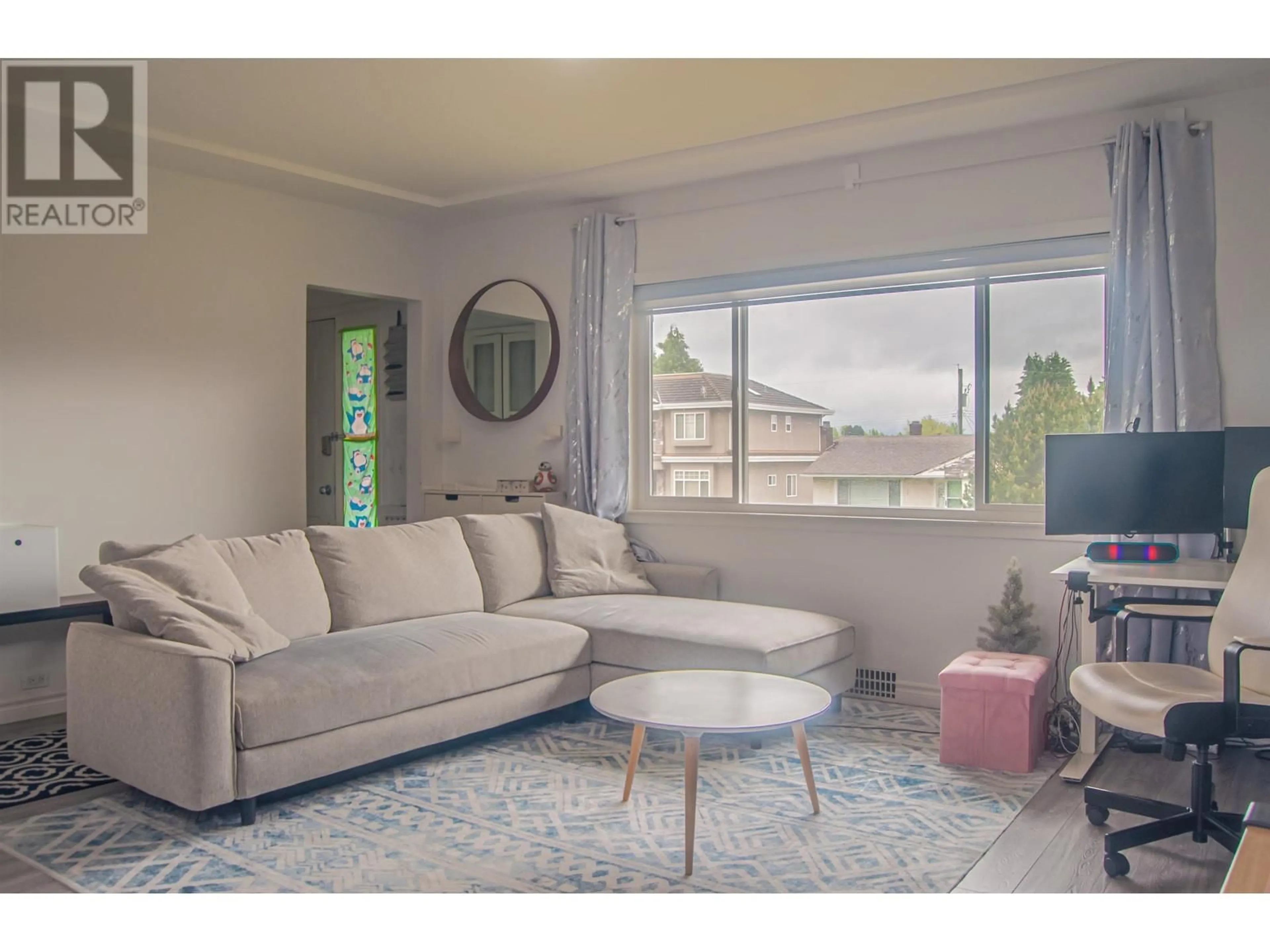 Living room with furniture, unknown for 3738 FOREST STREET, Burnaby British Columbia V5G1W6