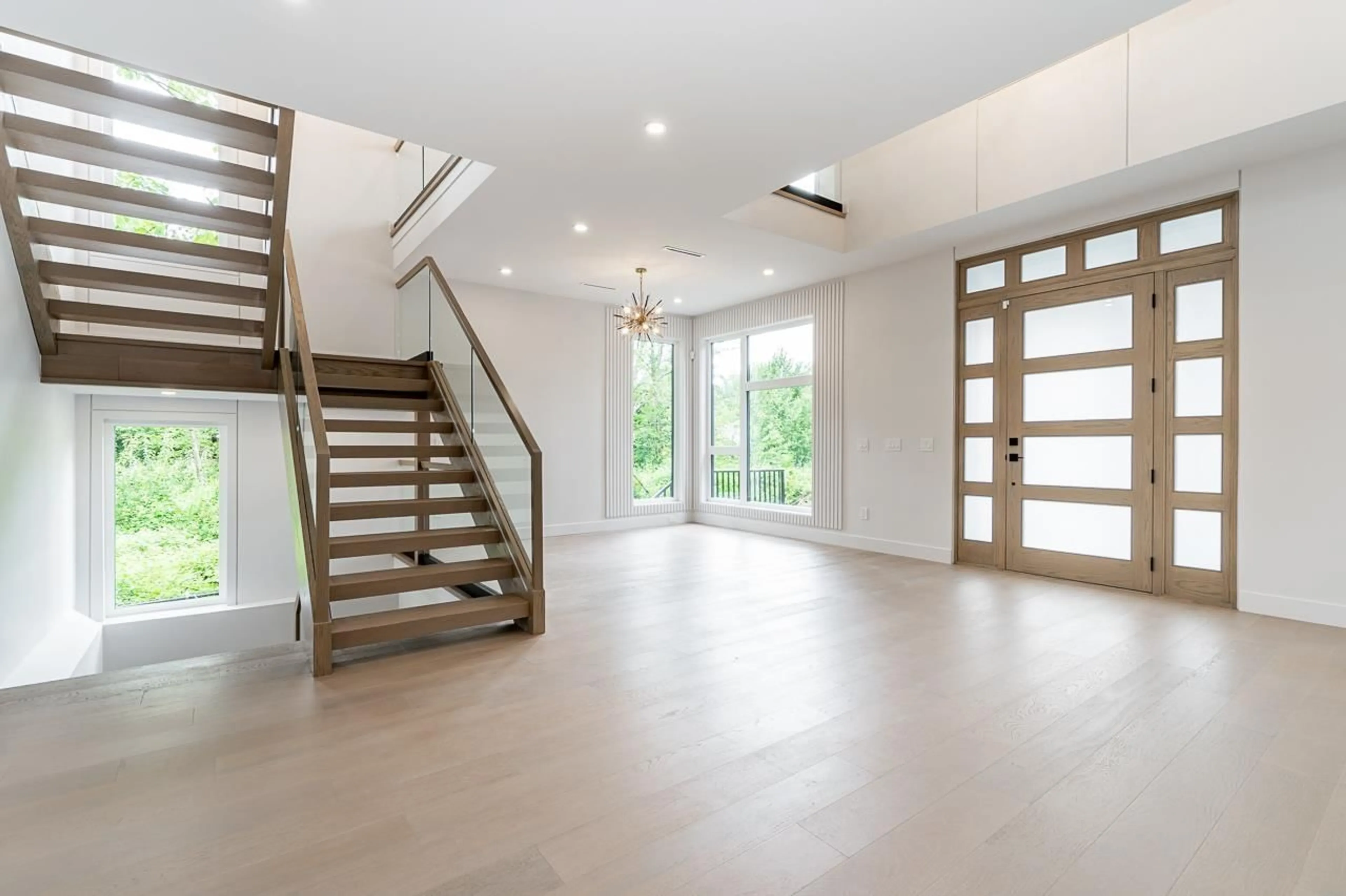 Indoor foyer for 10168 161, Surrey British Columbia V4N2K2