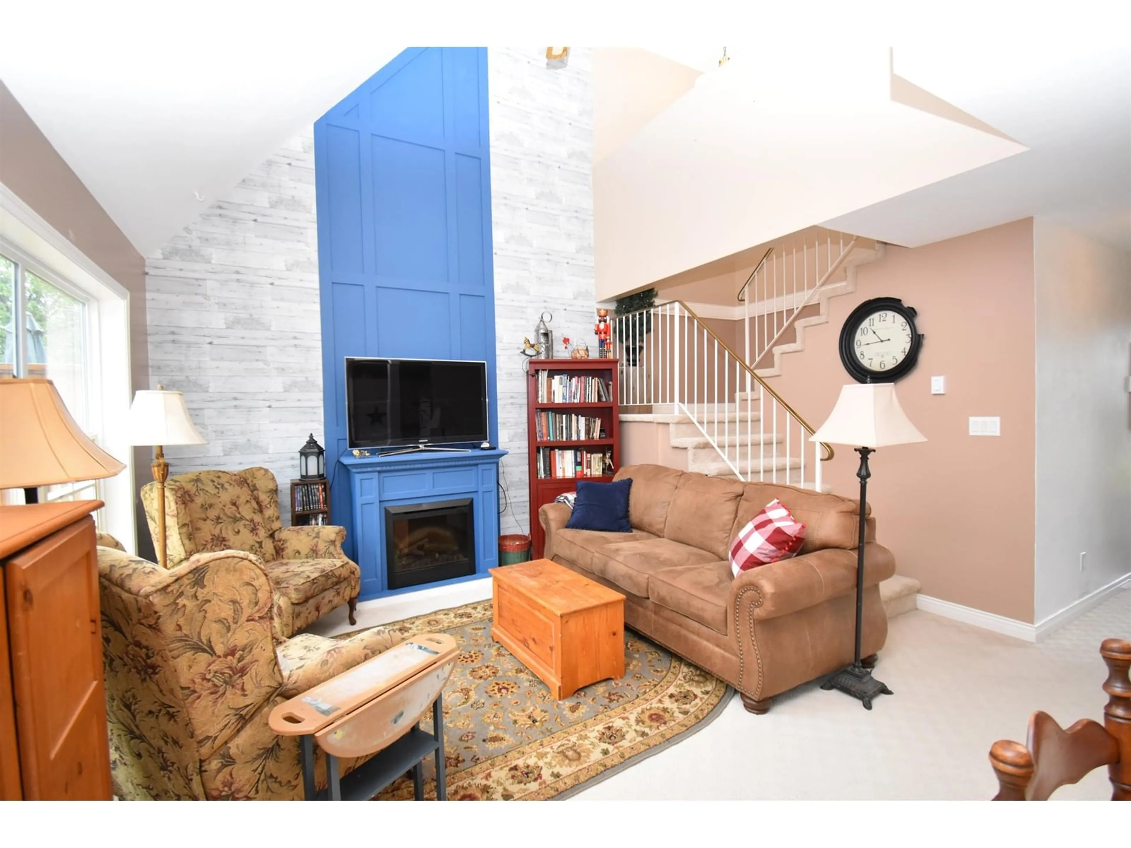Living room with furniture, ceramic/tile floor for 4 - 1829 HEATH ROAD, Agassiz British Columbia V0M1A2