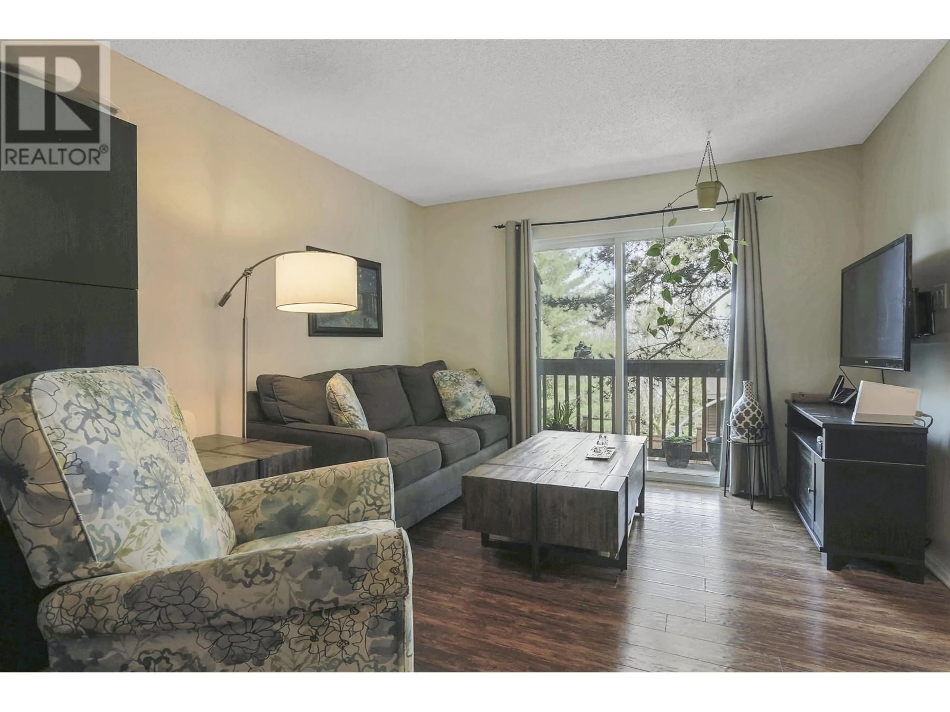 Living room with furniture, wood/laminate floor for 510 CARDIFF WAY, Port Moody British Columbia V3H3T3