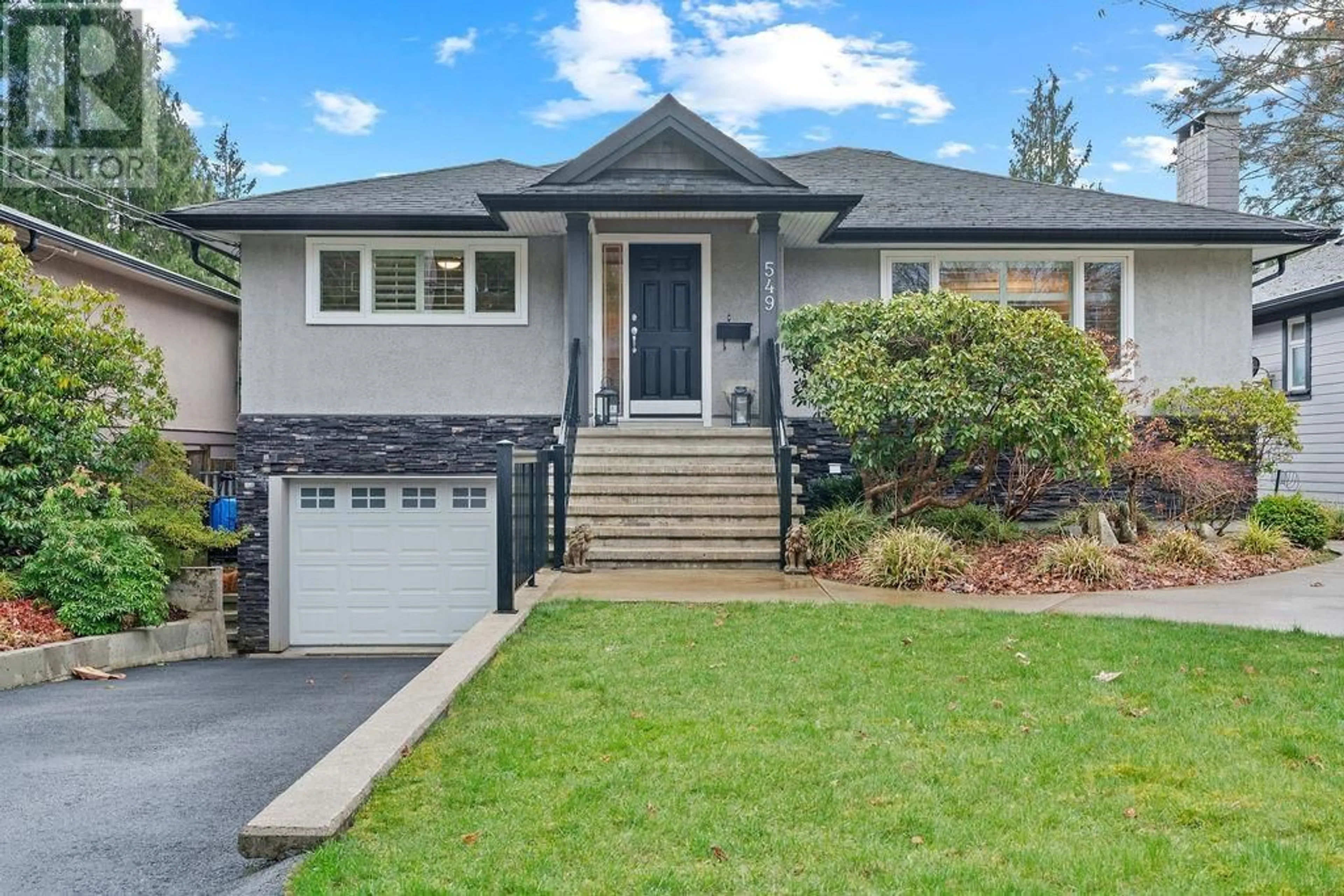 Home with vinyl exterior material, street for 549 22ND STREET, North Vancouver British Columbia V7M2A6