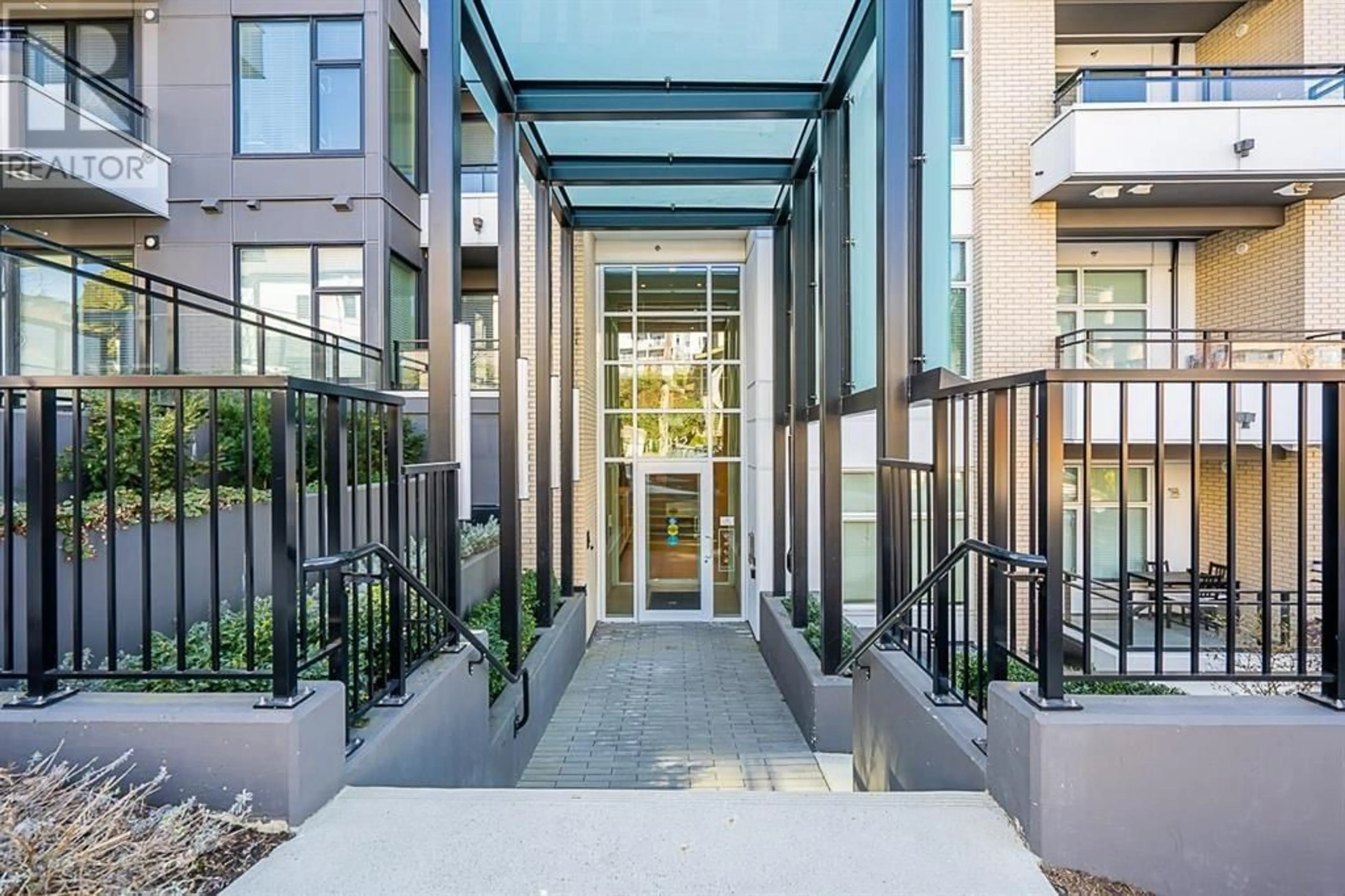 Indoor foyer for 604 - 1012 AUCKLAND STREET, New Westminster British Columbia V3M0M3