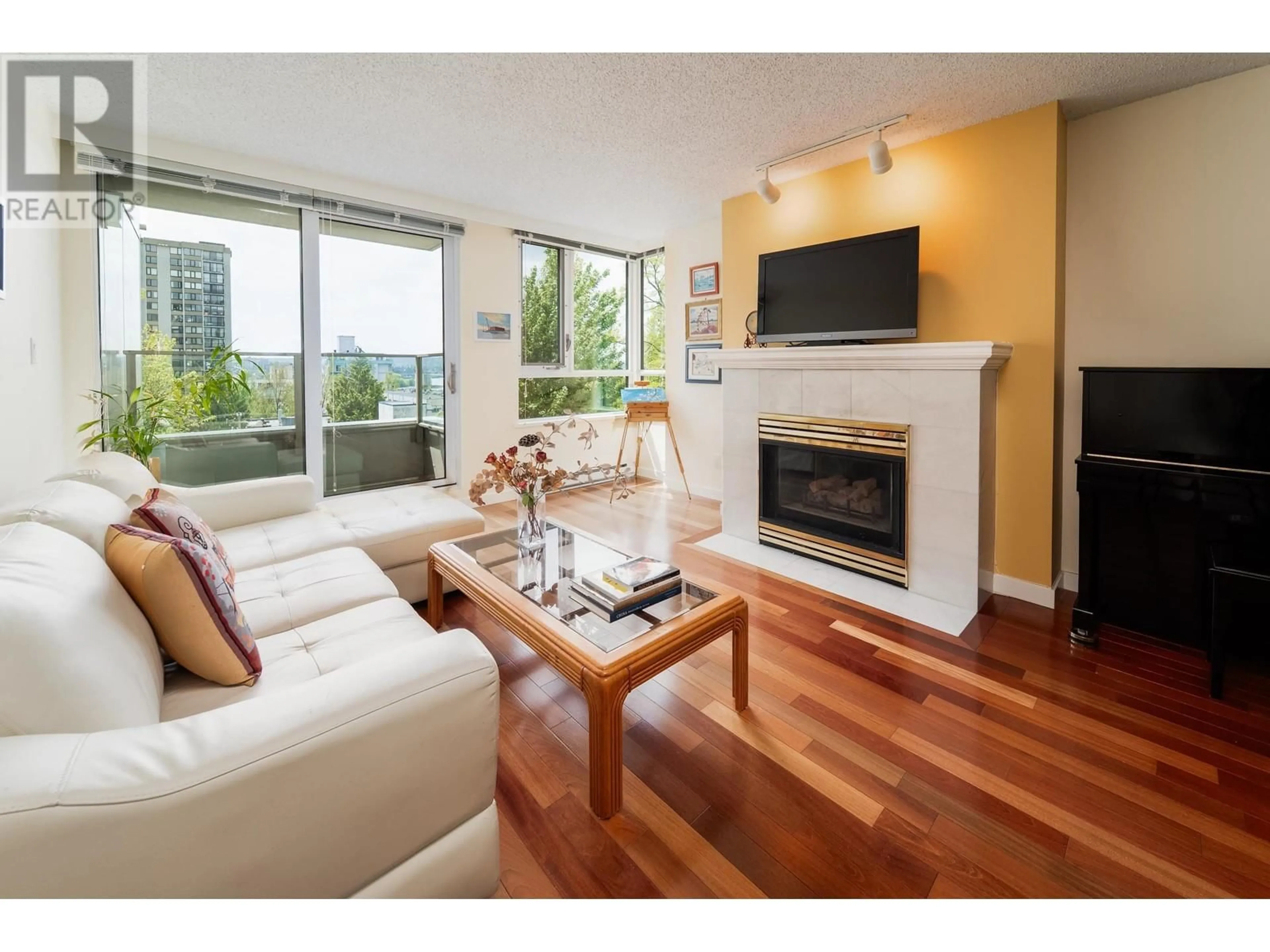 Living room with furniture, wood/laminate floor for 501 - 1345 BURNABY STREET, Vancouver British Columbia V6E1R2