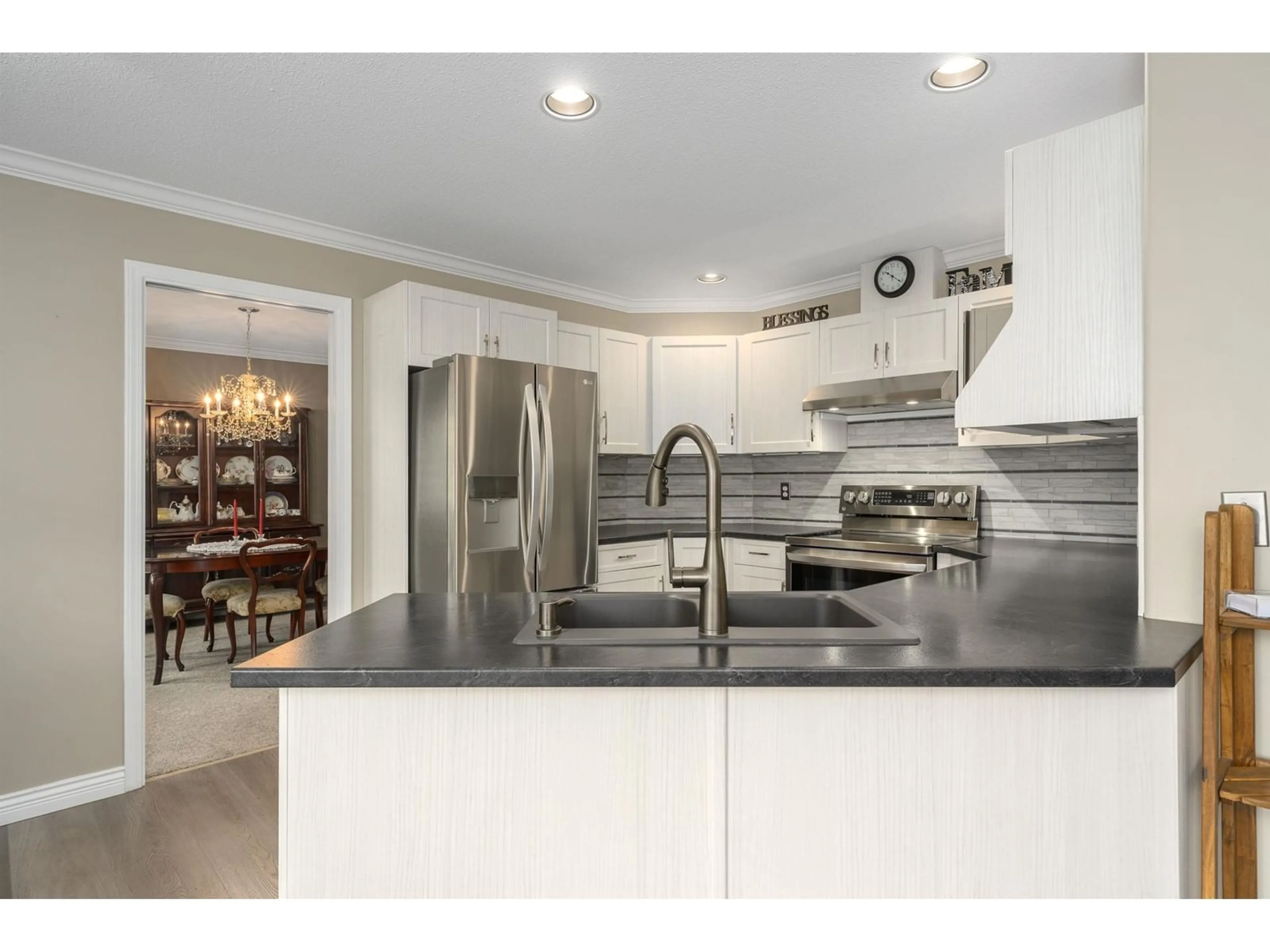 Open concept kitchen, ceramic/tile floor for 188 - 20391 96, Langley British Columbia V1M2L2