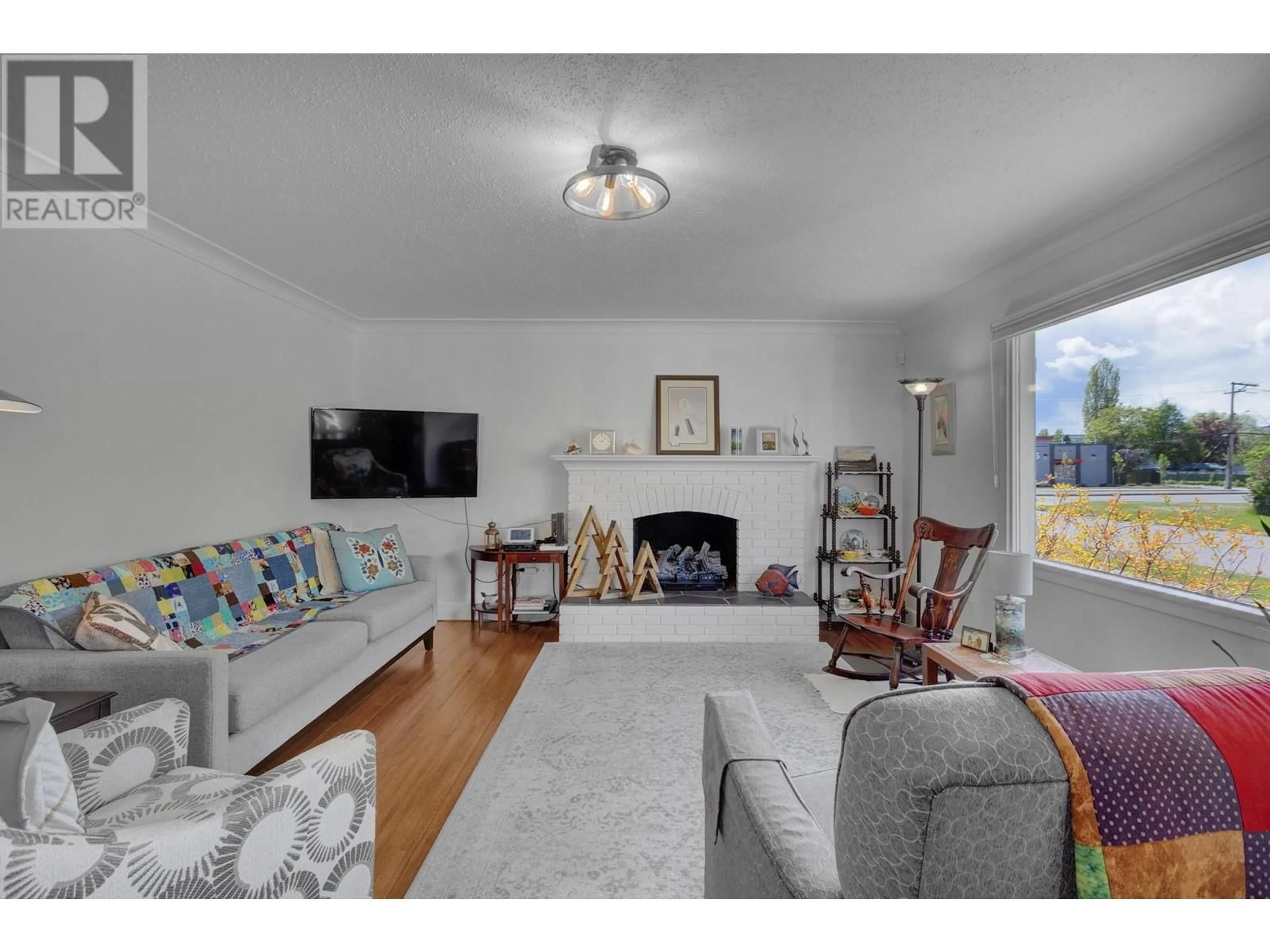 Living room with furniture, unknown for 450 ALWARD STREET, Prince George British Columbia V2M2E3