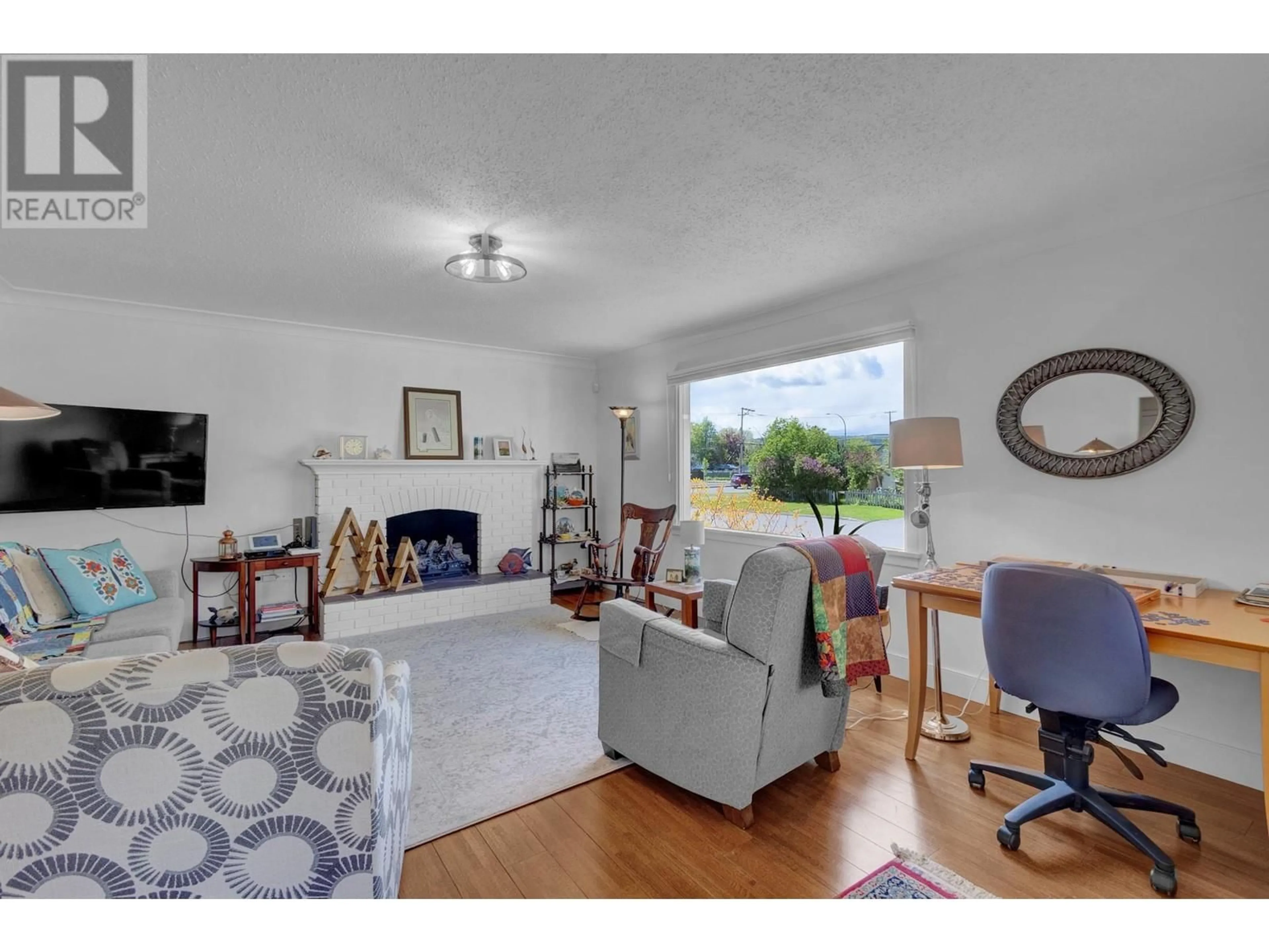 Living room with furniture, unknown for 450 ALWARD STREET, Prince George British Columbia V2M2E3