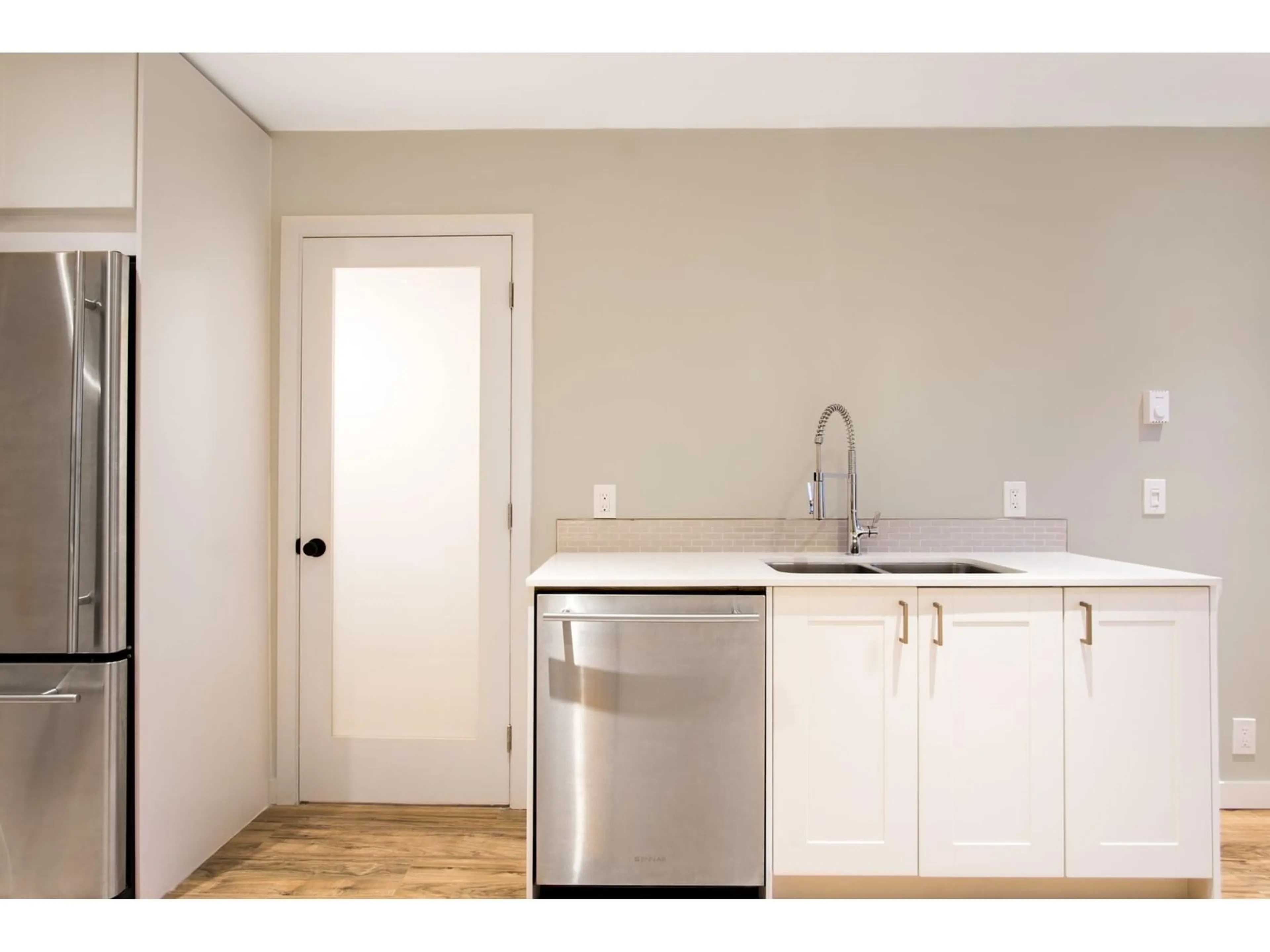 Standard kitchen, unknown for 182 SPRINGFIELD, Langley British Columbia V4W3K9