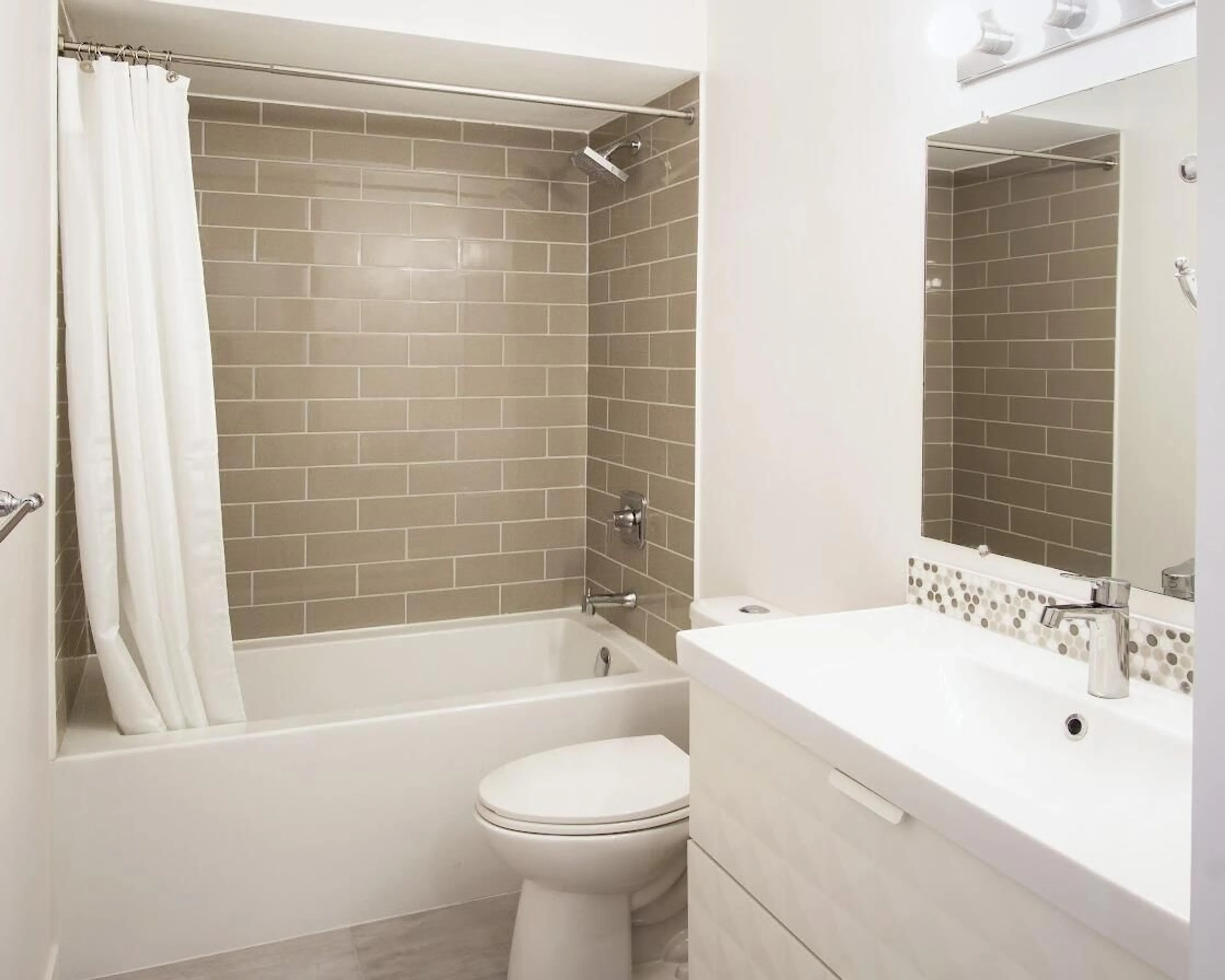 Standard bathroom, ceramic/tile floor for 182 SPRINGFIELD, Langley British Columbia V4W3K9