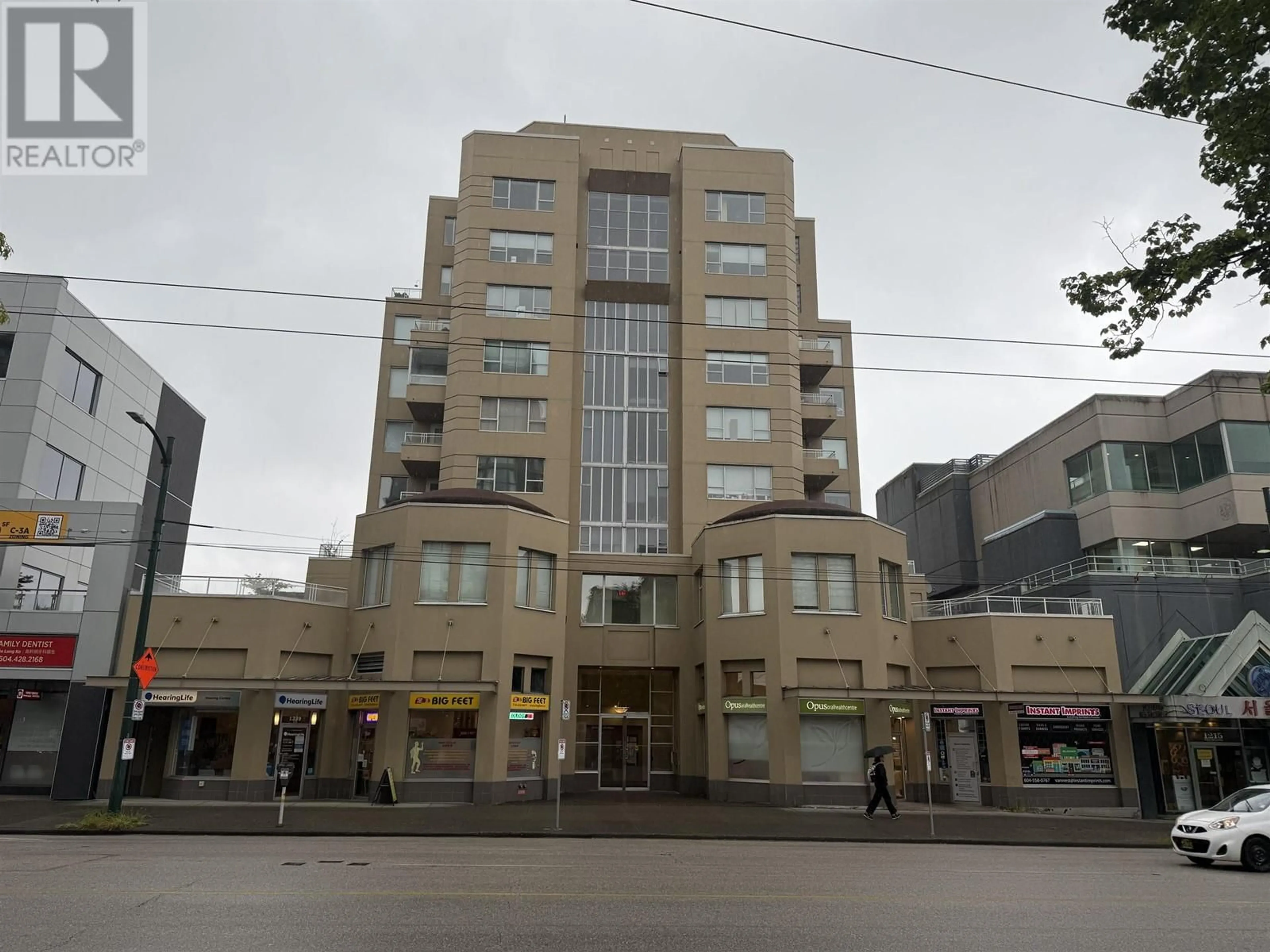 Indoor foyer for 502 - 1235 BROADWAY, Vancouver British Columbia V6H1G7