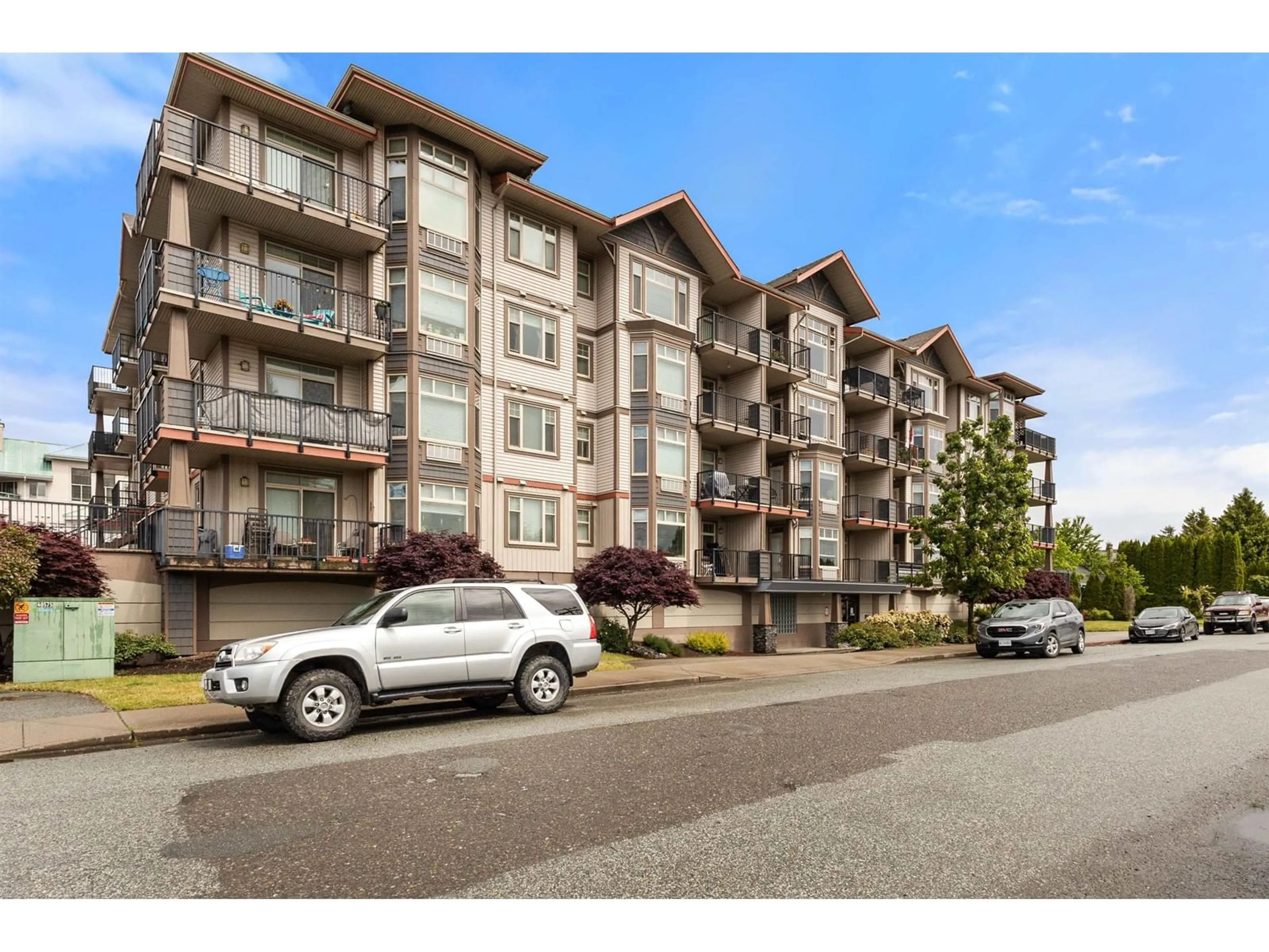 A pic from outside/outdoor area/front of a property/back of a property/a pic from drone, unknown for 304 - 46021 SECOND AVENUE, Chilliwack British Columbia V2P1S6