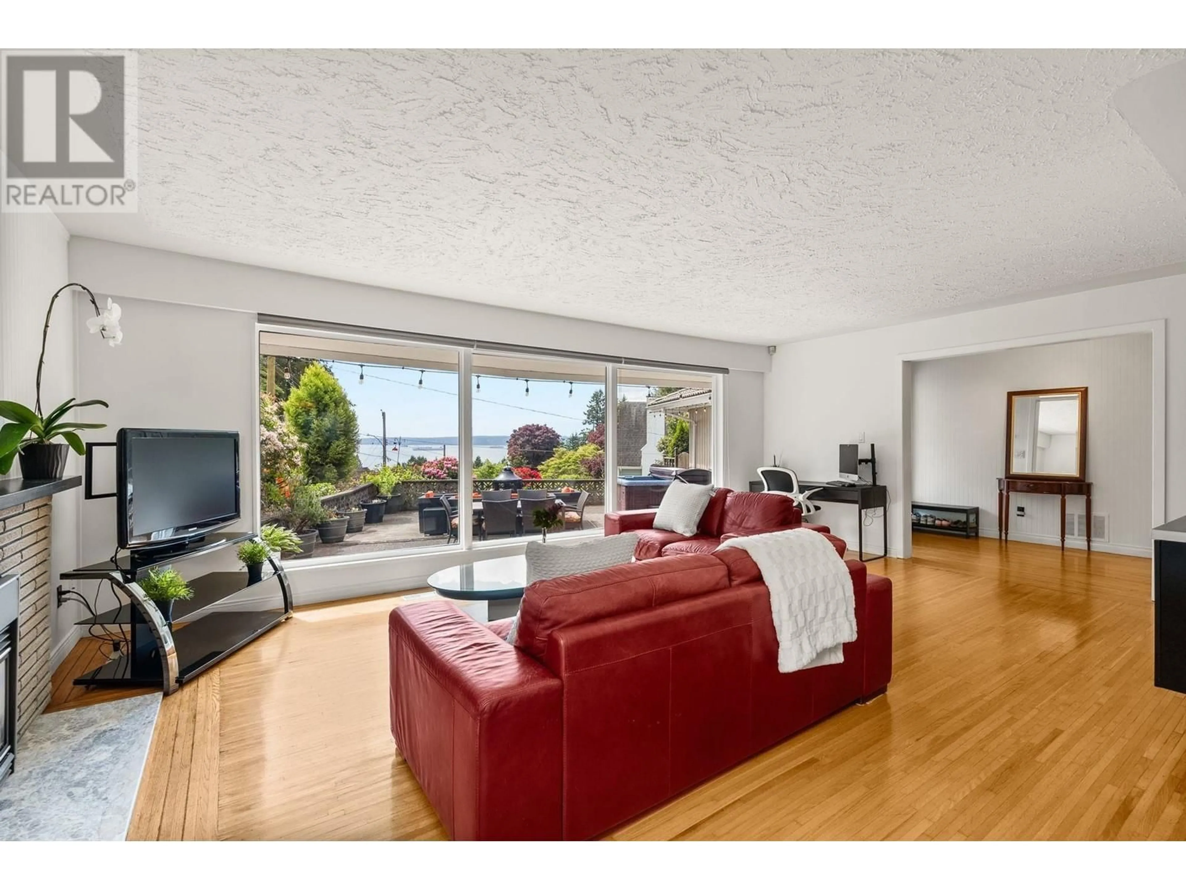 Living room with furniture, unknown for 4780 ESTEVAN PLACE, West Vancouver British Columbia V7W1G9