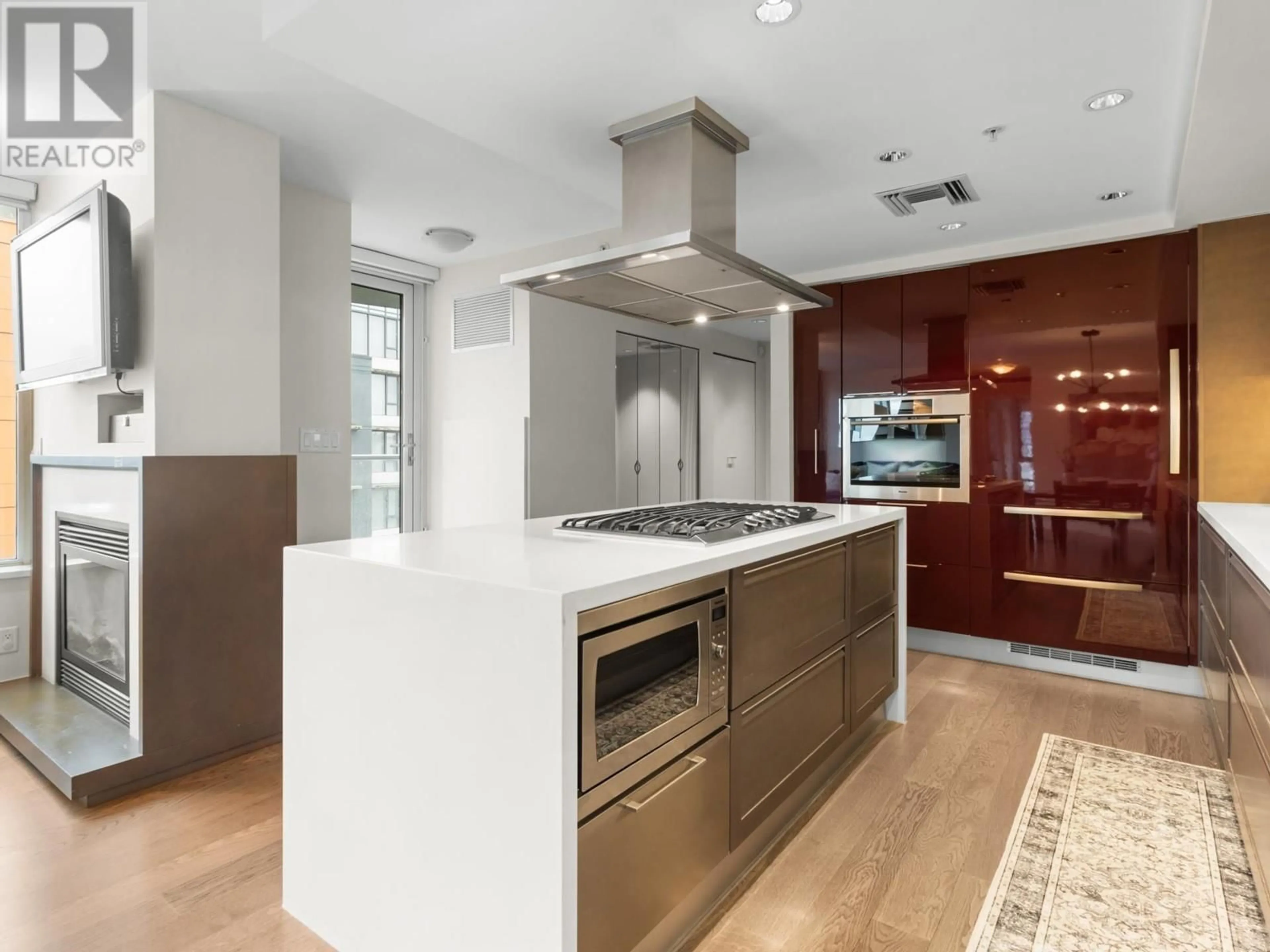 Contemporary kitchen, unknown for 1106 - 8 SMITHE MEWS, Vancouver British Columbia V6B0A5
