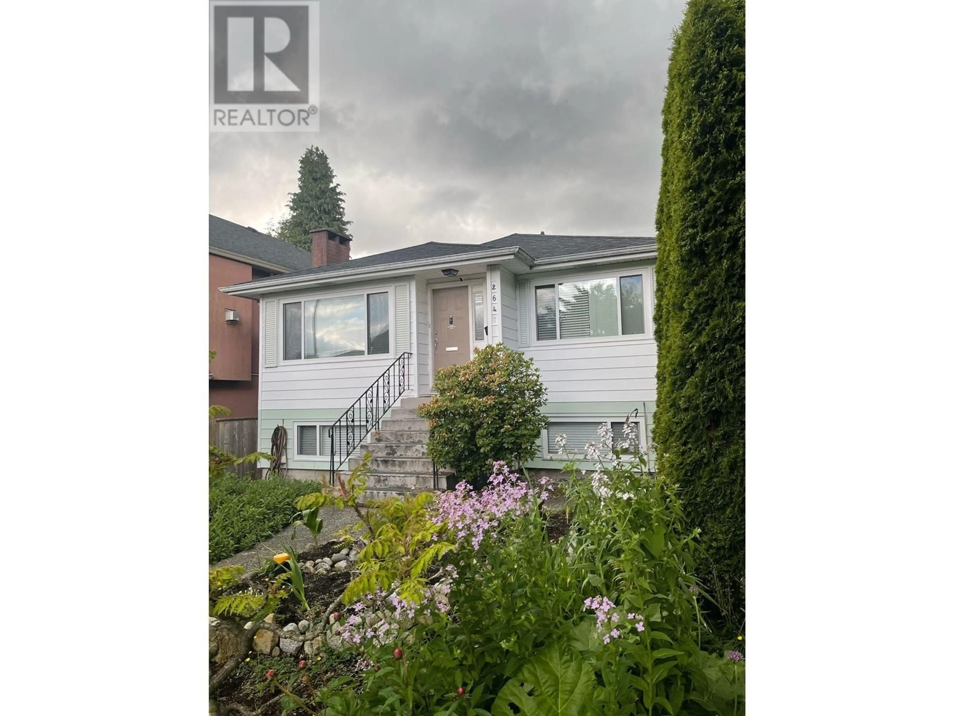 Unknown for 2647 DUNDAS STREET, Vancouver British Columbia V5K1R1