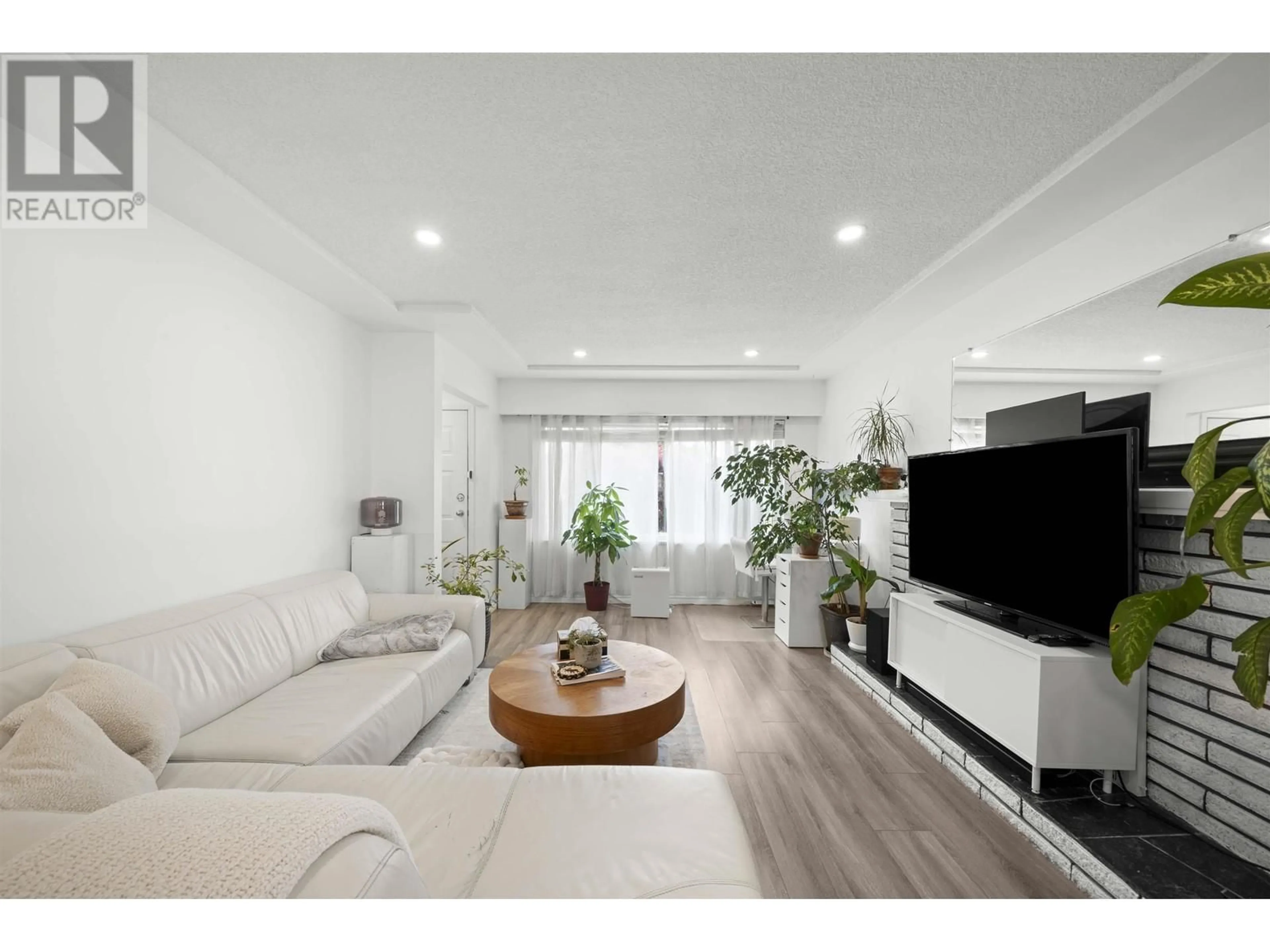 Living room with furniture, unknown for 2647 DUNDAS STREET, Vancouver British Columbia V5K1R1