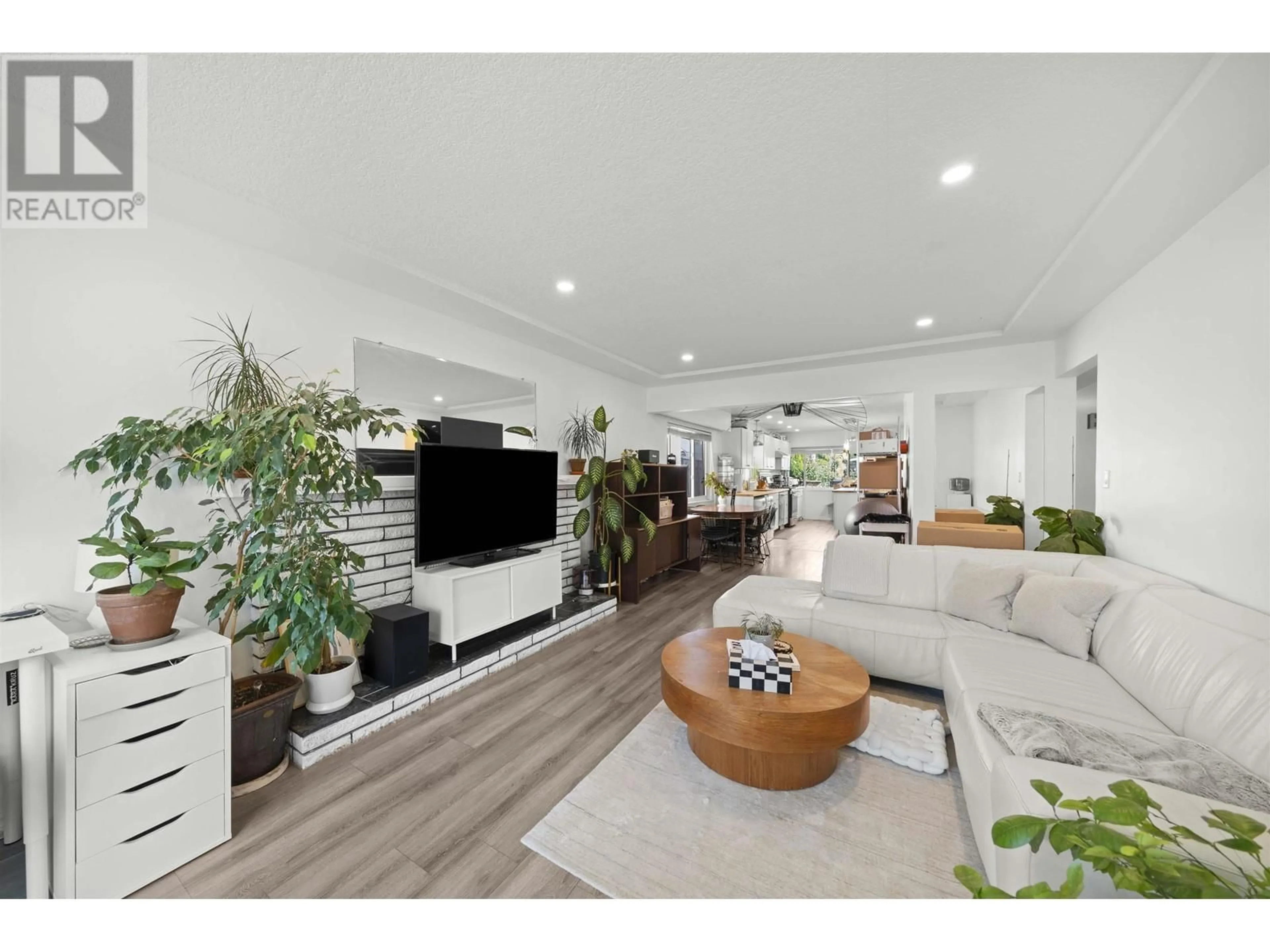 Living room with furniture, unknown for 2647 DUNDAS STREET, Vancouver British Columbia V5K1R1