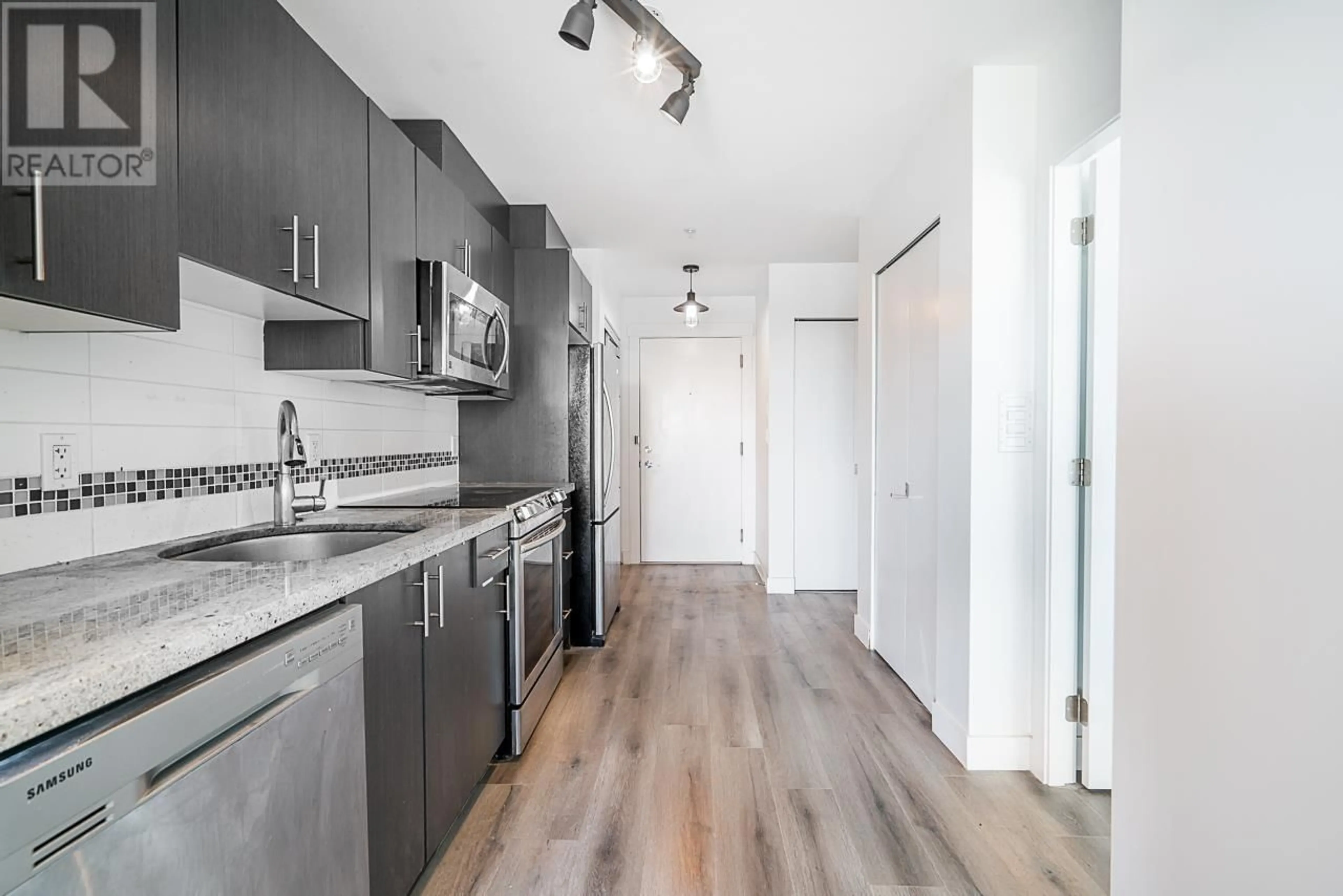 Standard kitchen, unknown for 302 - 7738 EDMONDS STREET, Burnaby British Columbia V3N1B8