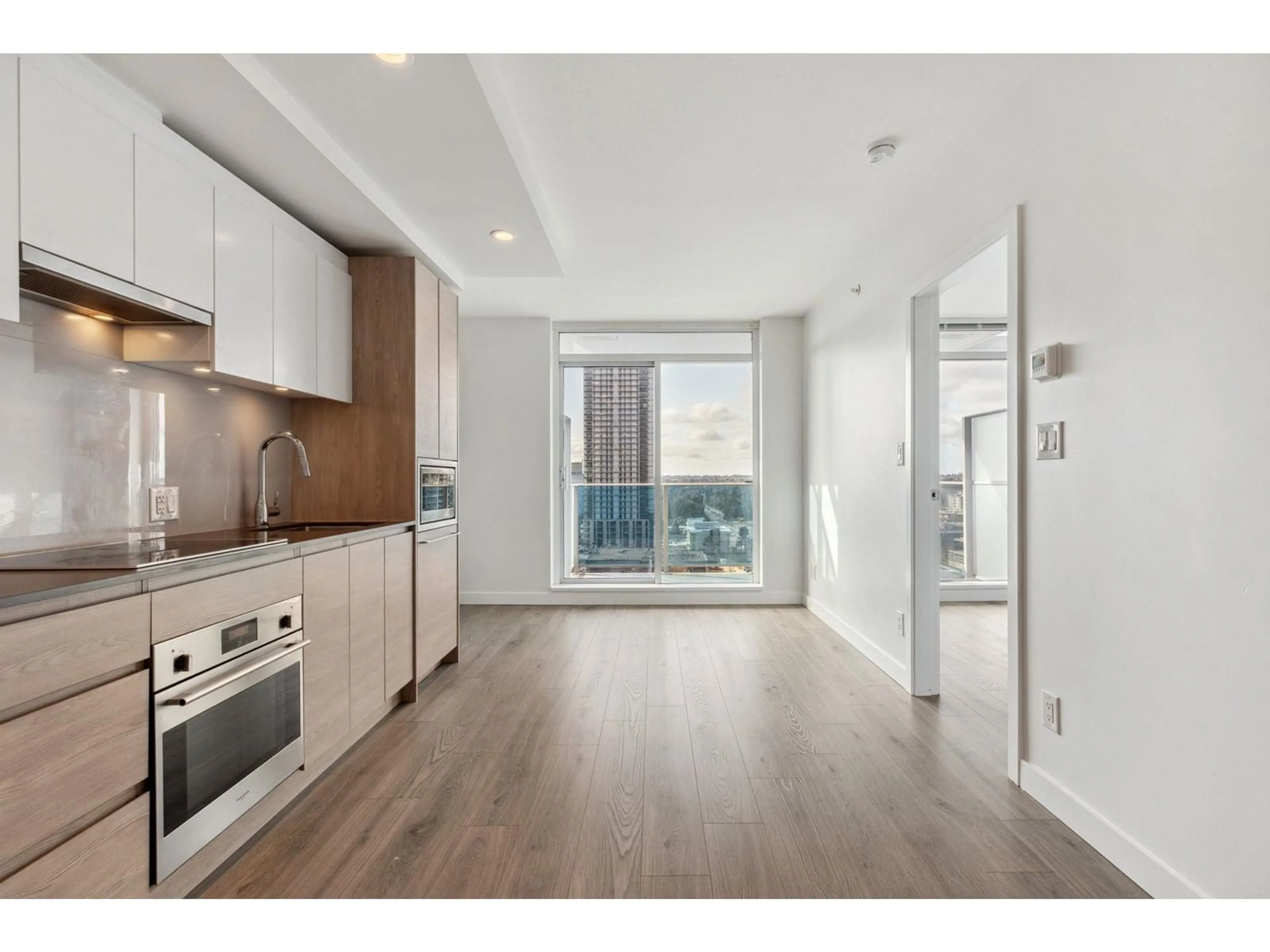 Open concept kitchen, unknown for 1112 - 13615 FRASER, Surrey British Columbia V3T0P7