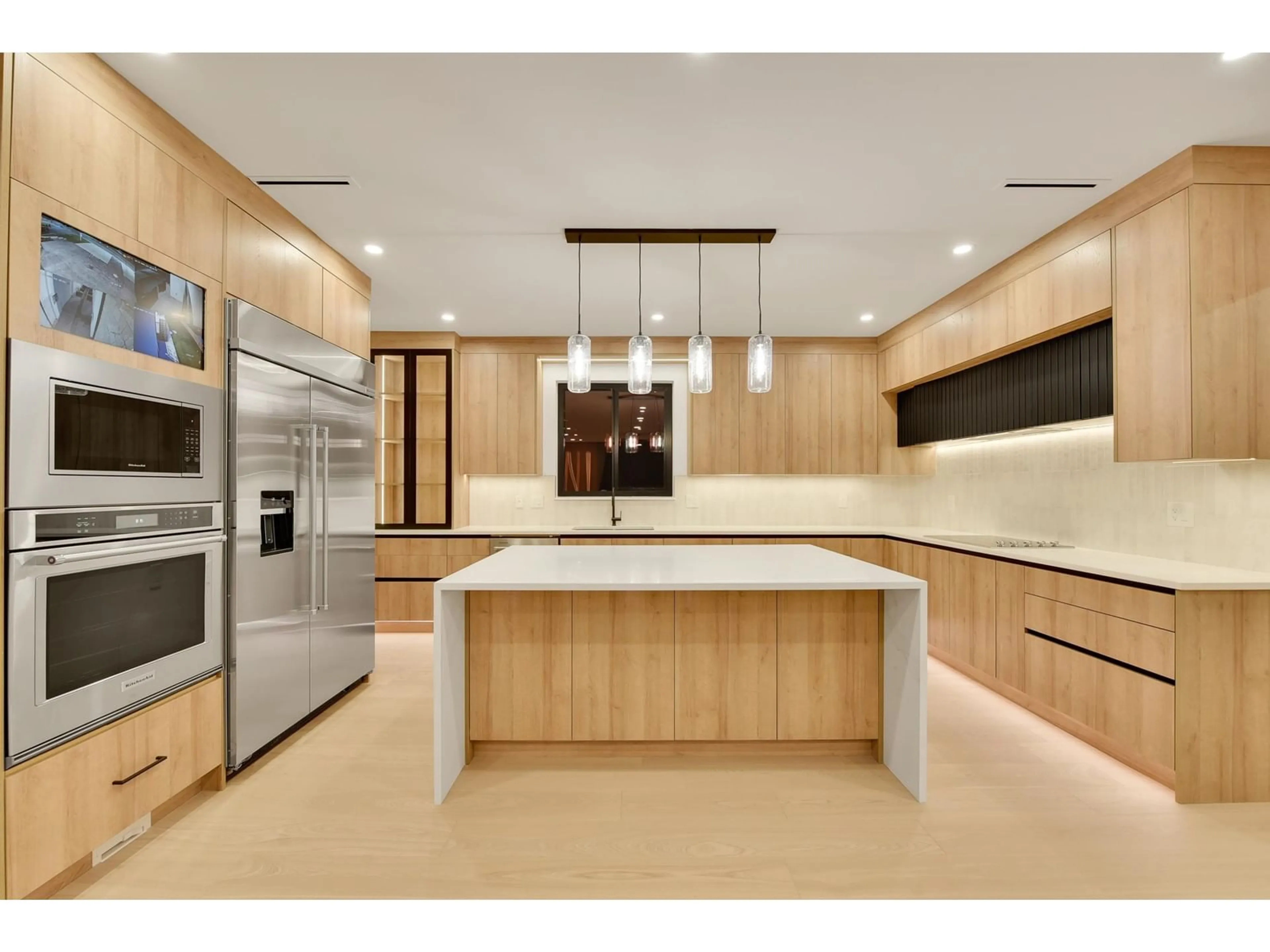 Contemporary kitchen, unknown for 6076 172, Surrey British Columbia V3S3Z7