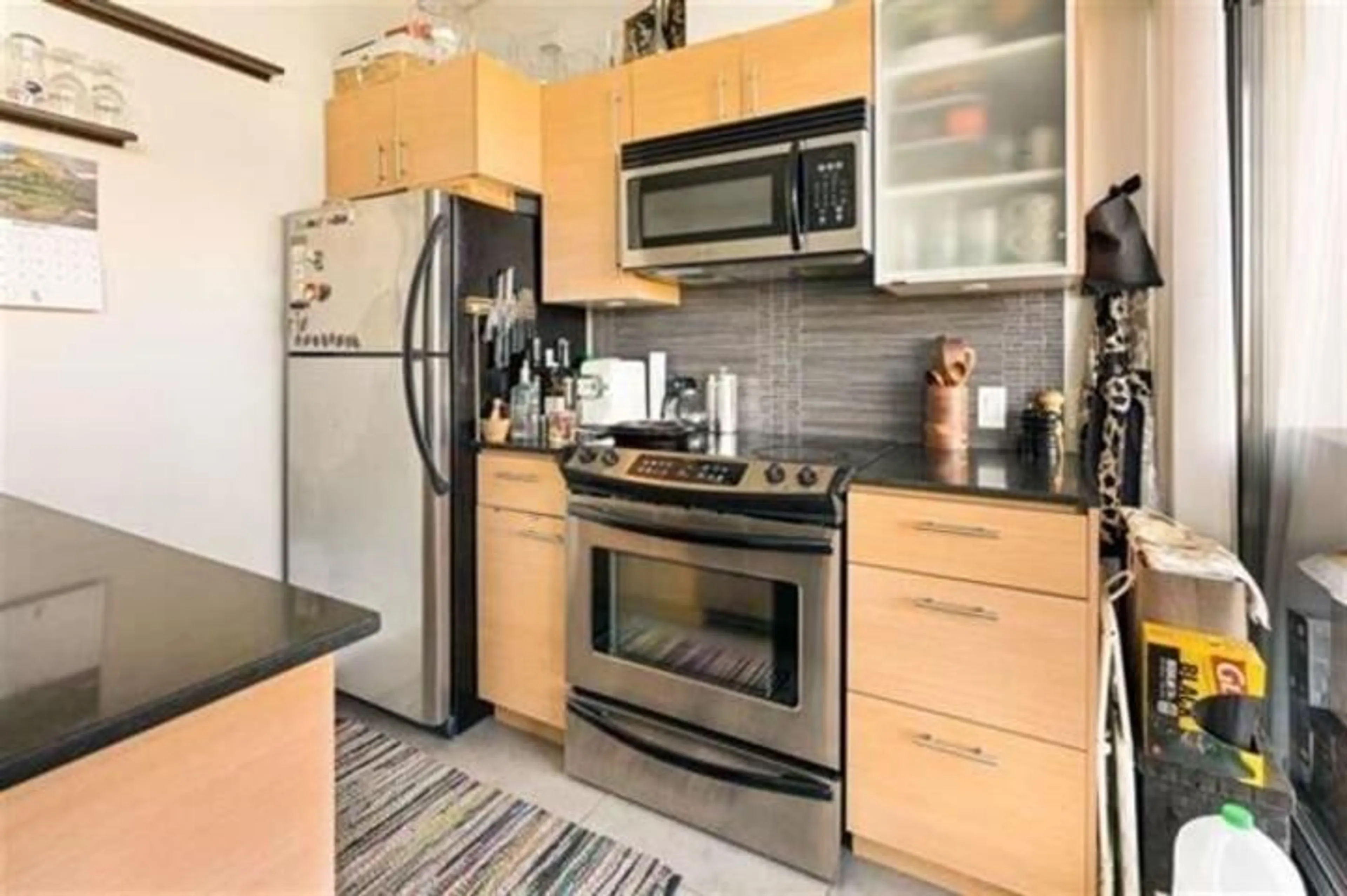 Standard kitchen, unknown for 1501 - 13399 104, Surrey British Columbia V3T0C9